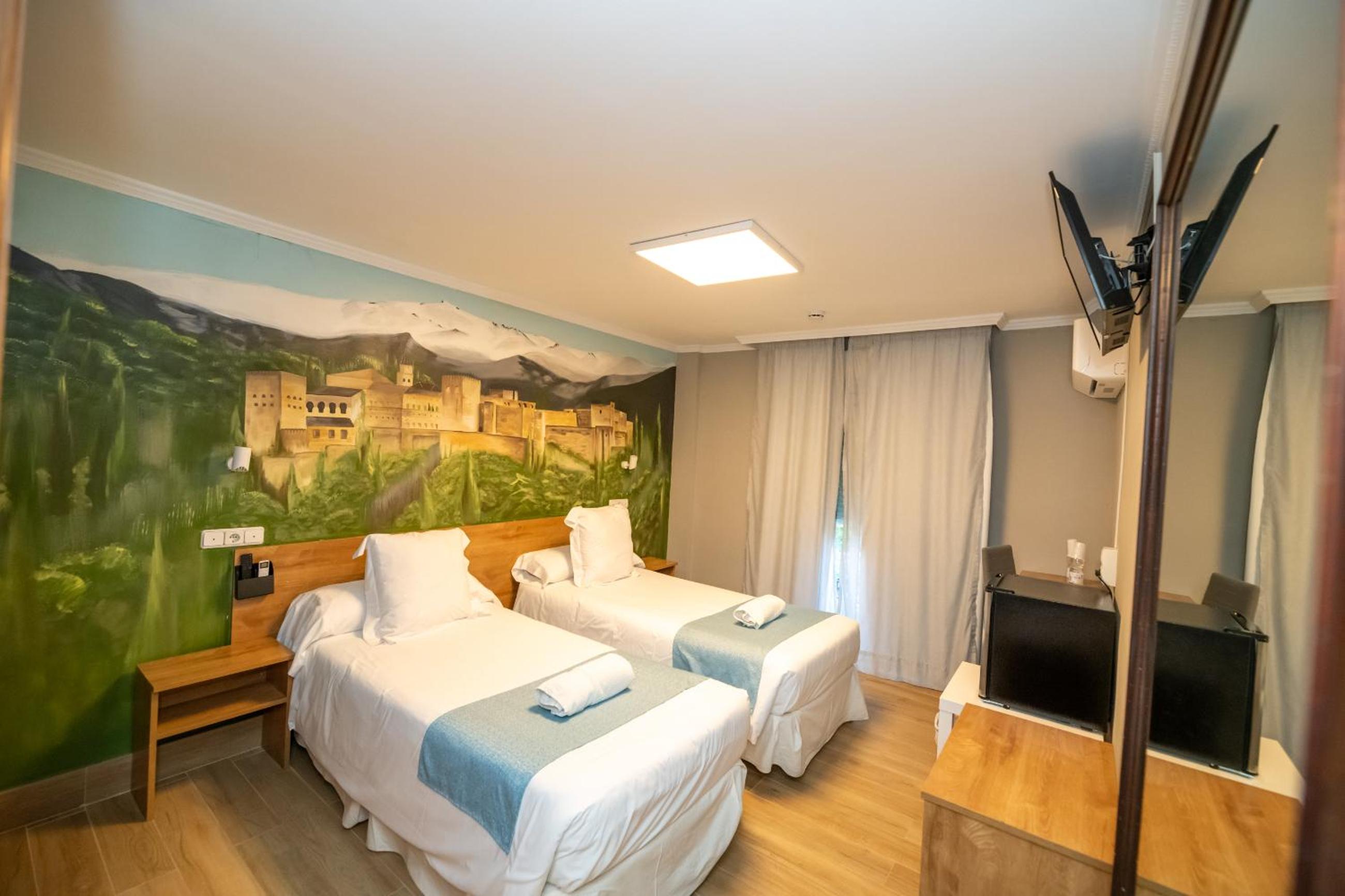 Standard Double or Twin Room - Photo 10