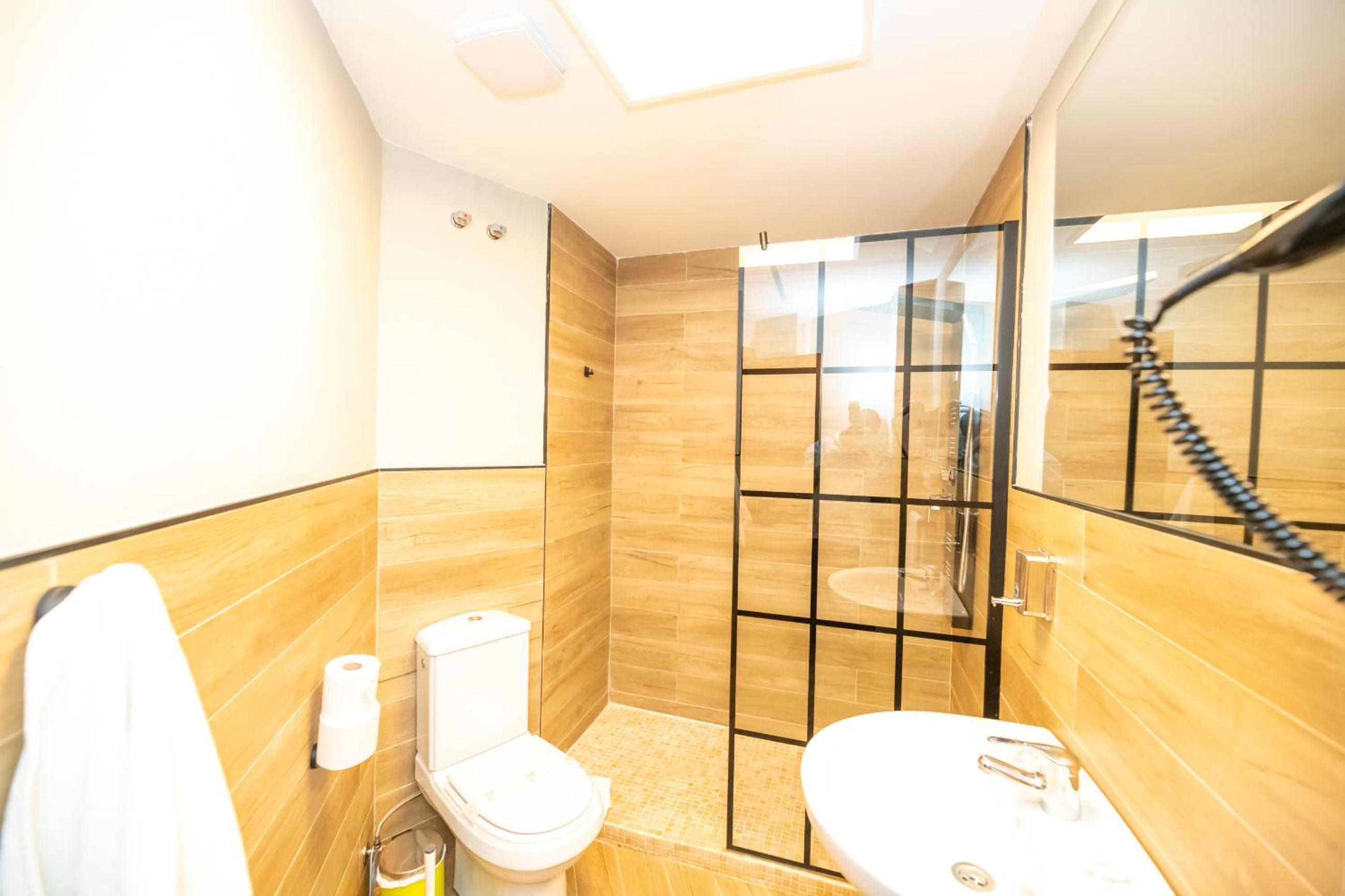 Standard Double or Twin Room - Photo 13