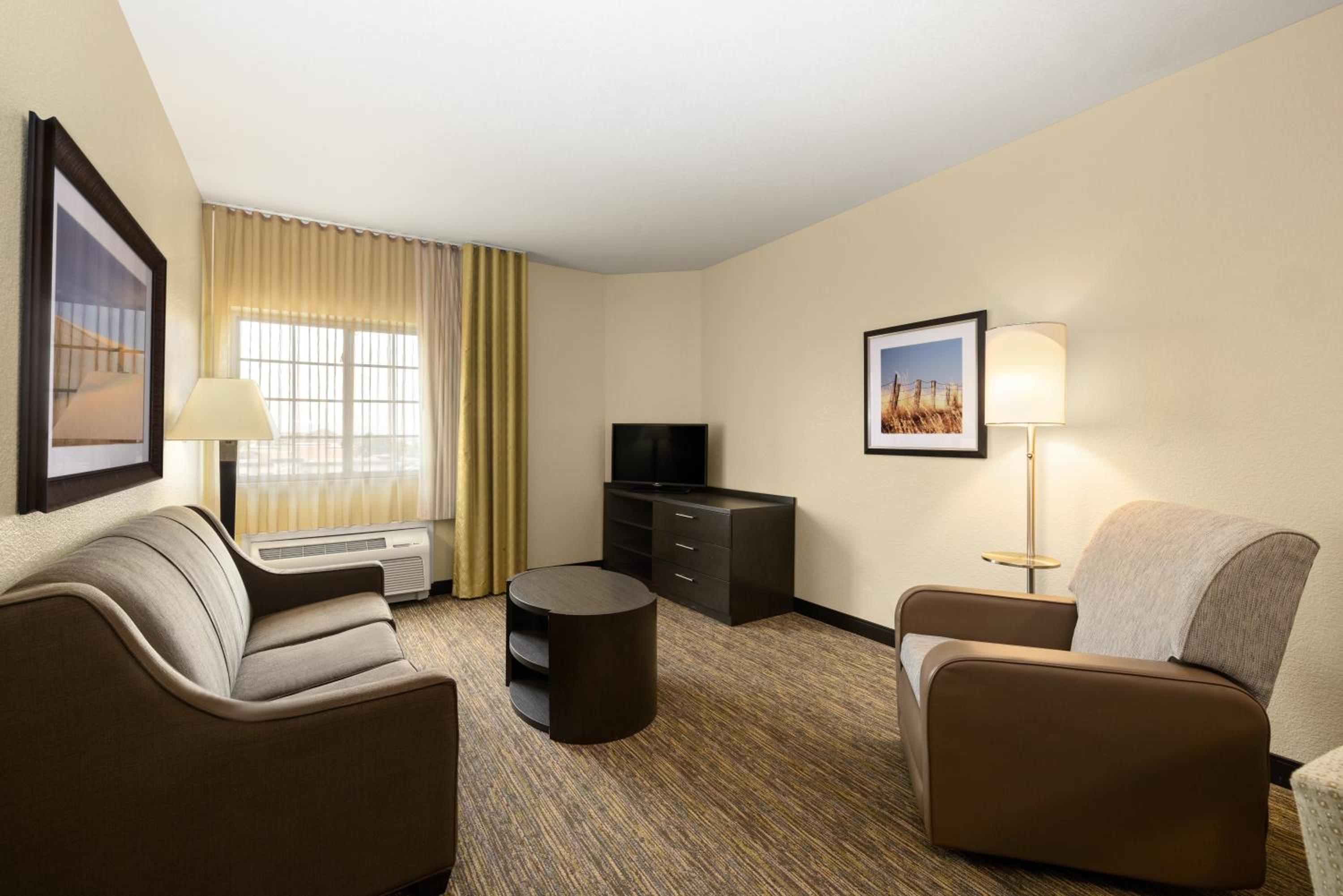 One-Bedroom King Suite with Sofa Bed - Photo 6