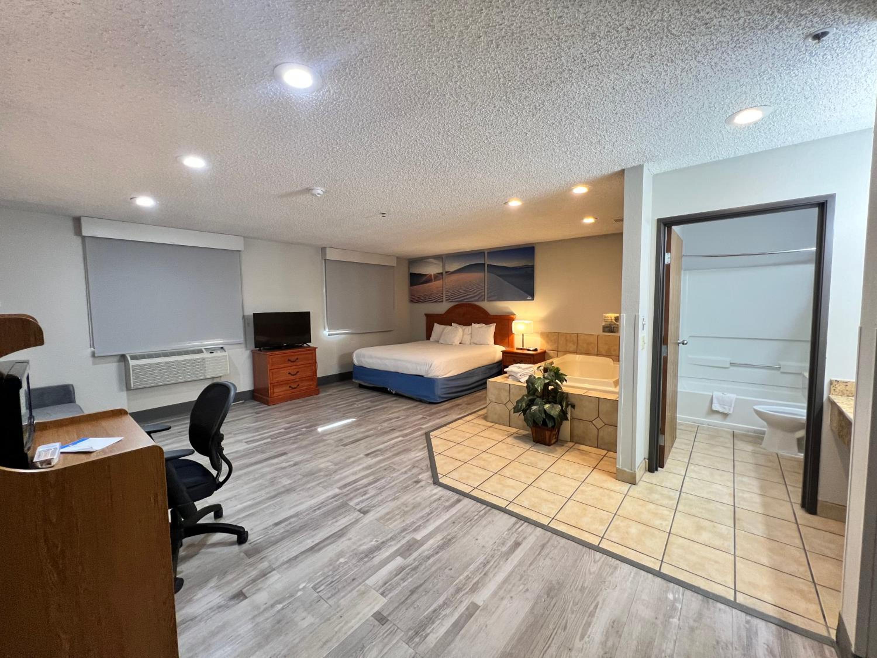 King Studio, Suite, Non-Smoking - Photo 5