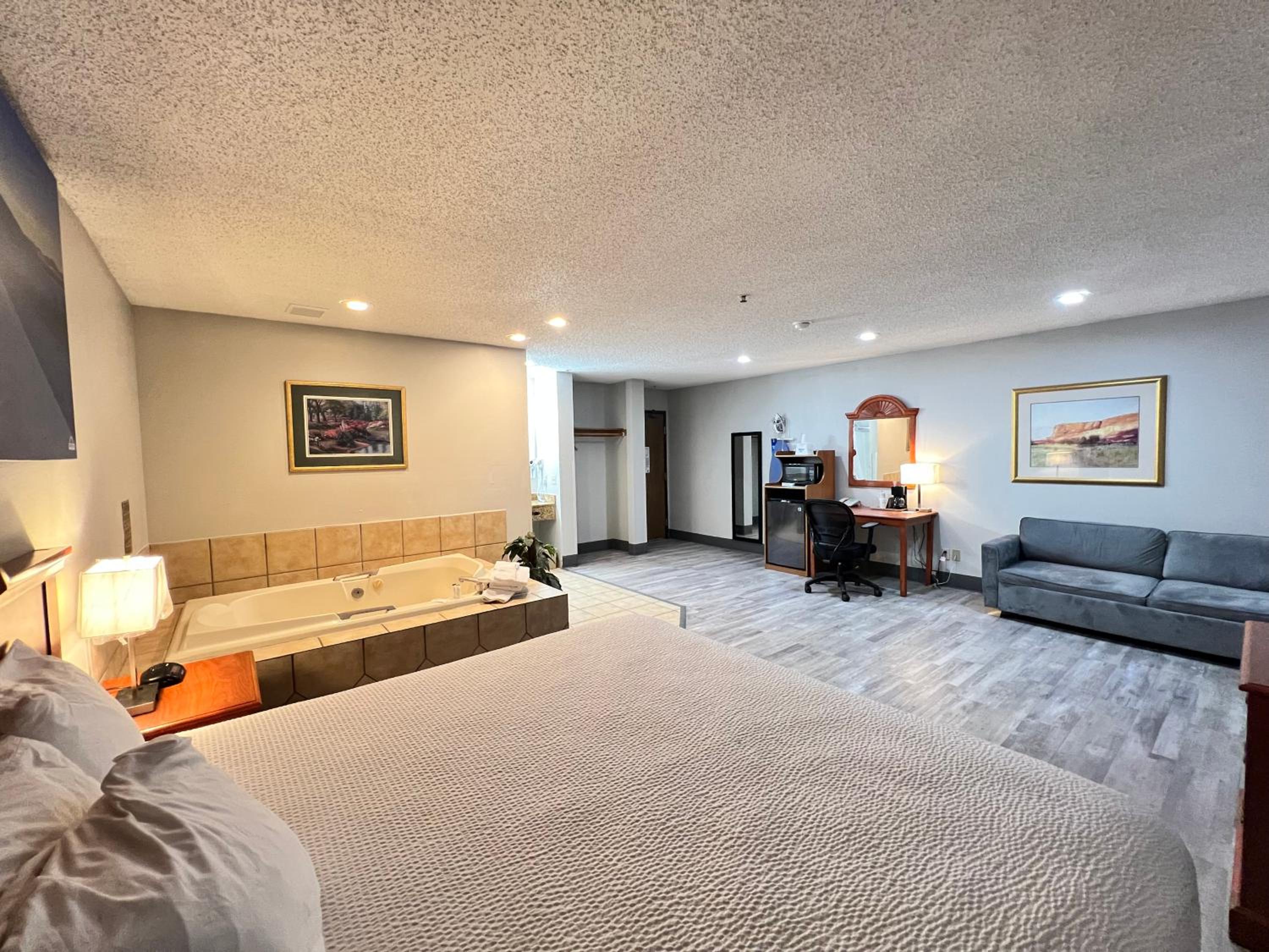 King Studio, Suite, Non-Smoking - Photo 4