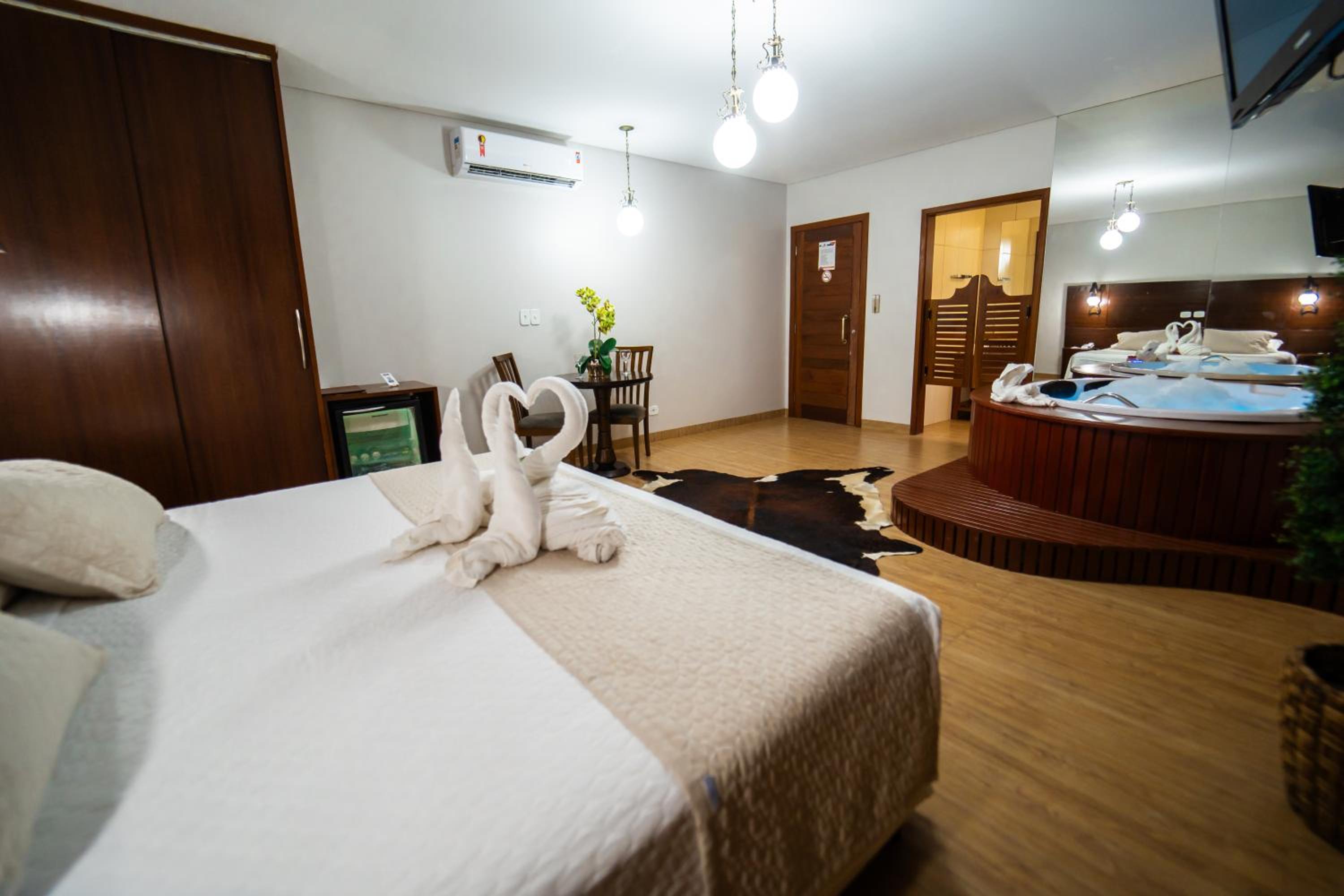 Suite with Spa Bath photo 3