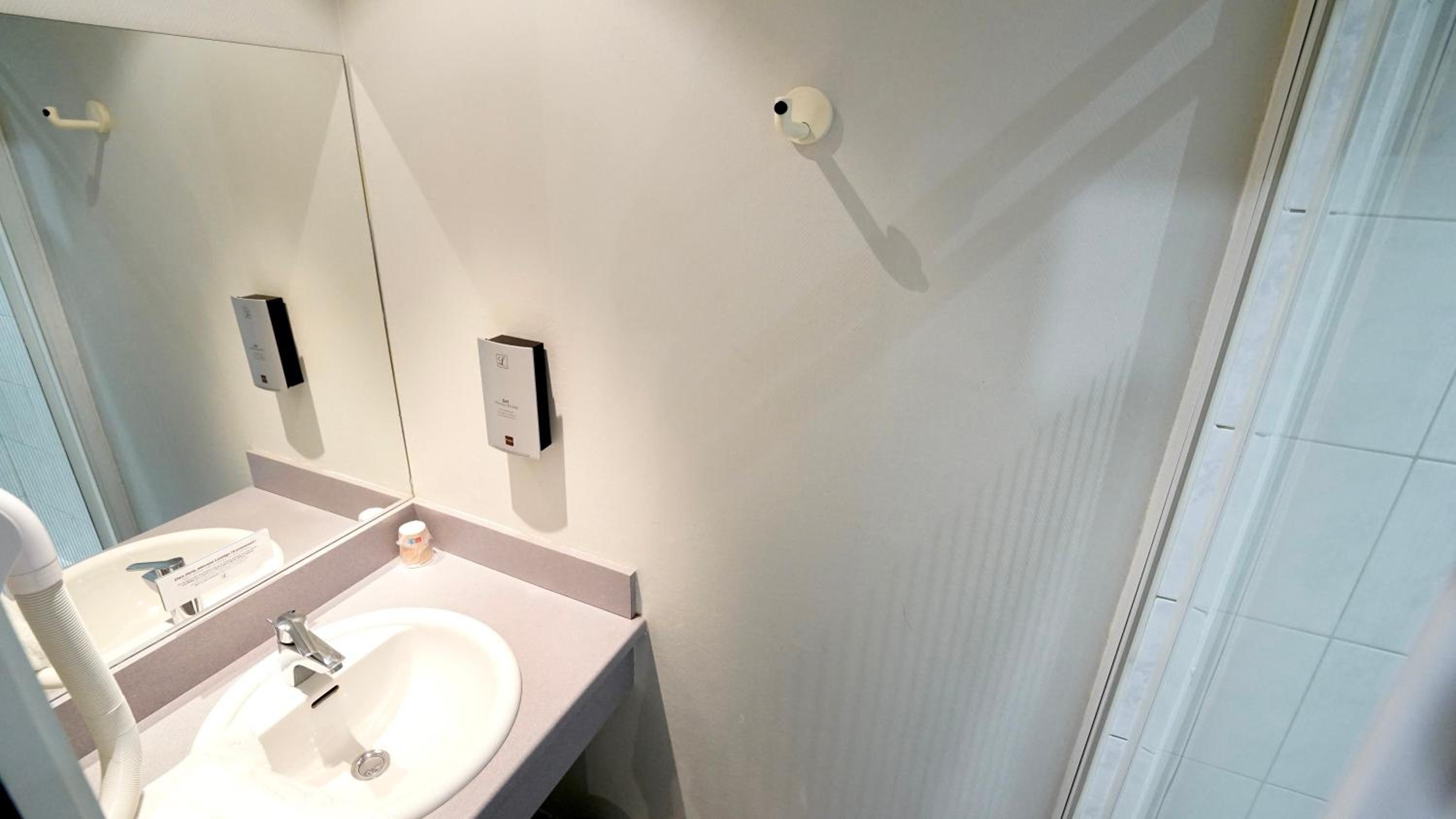 Budget Double Room - Photo 3