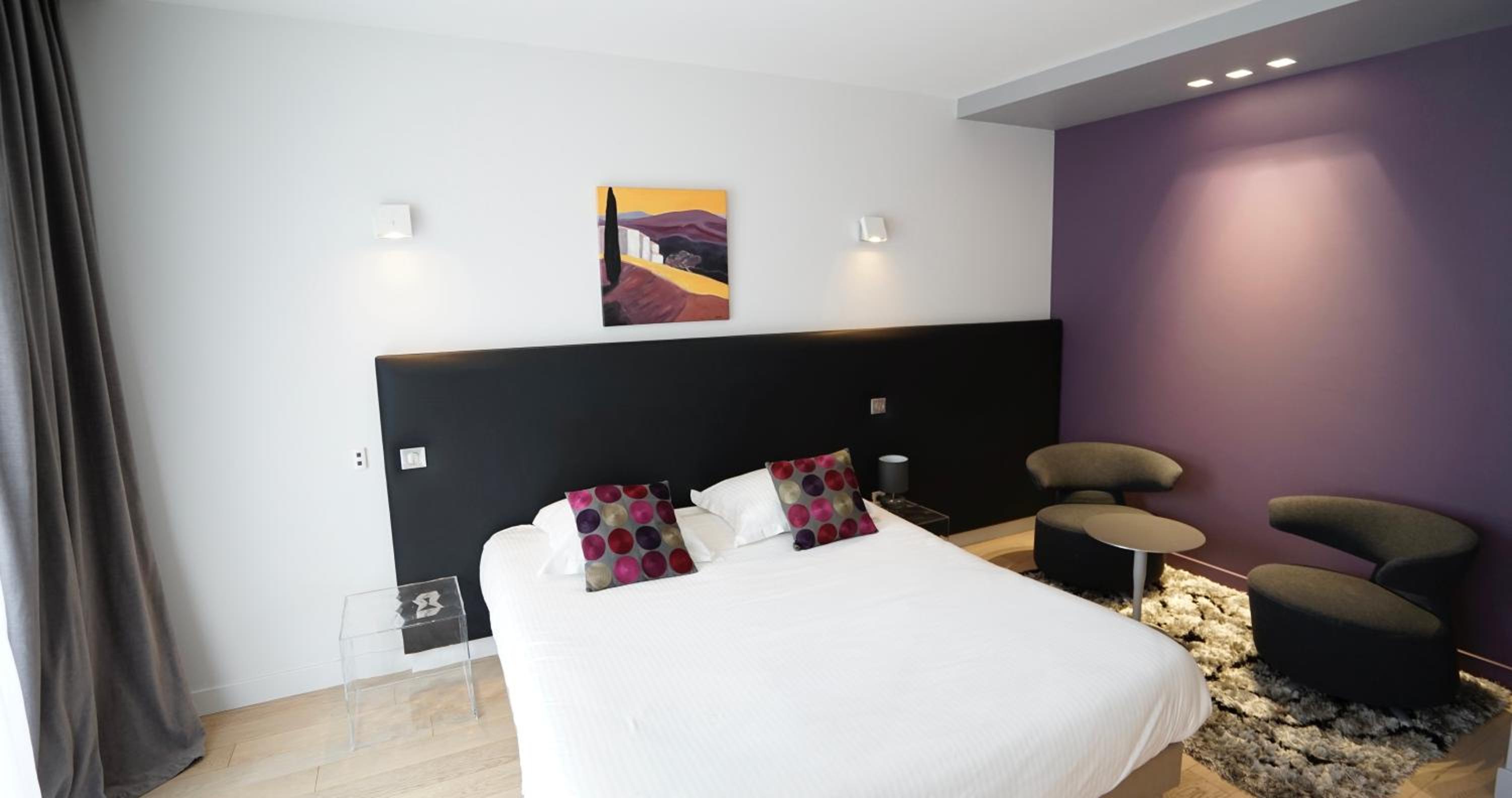 Deluxe Double Room with Balcony - Photo 2