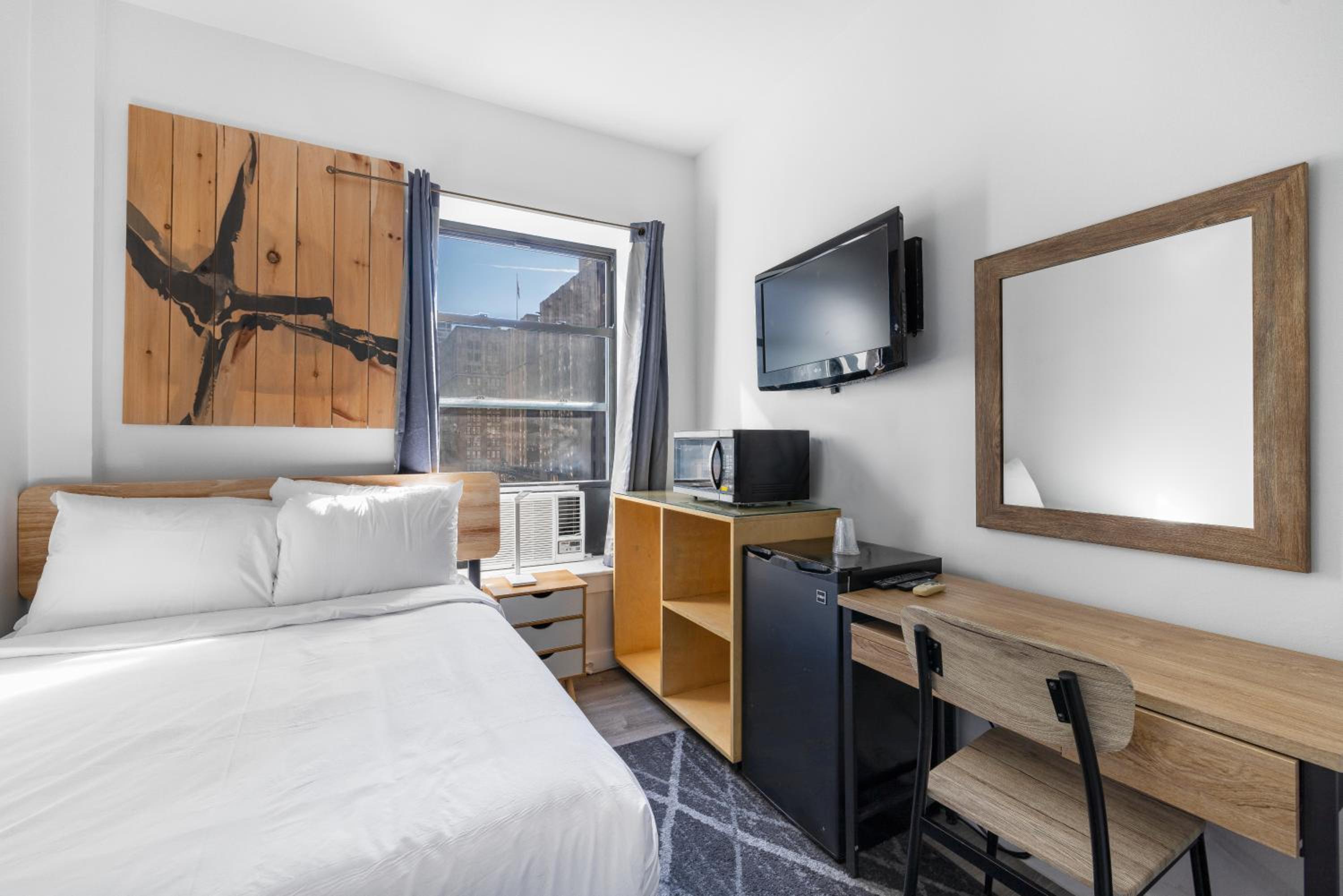 Double Room - Non-Smoking photo 2