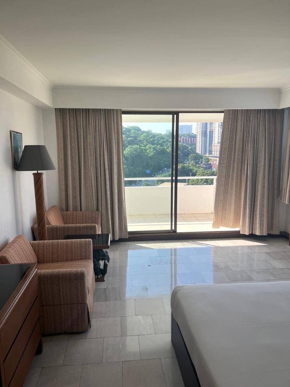 Deluxe Suite with Sea View photo 3