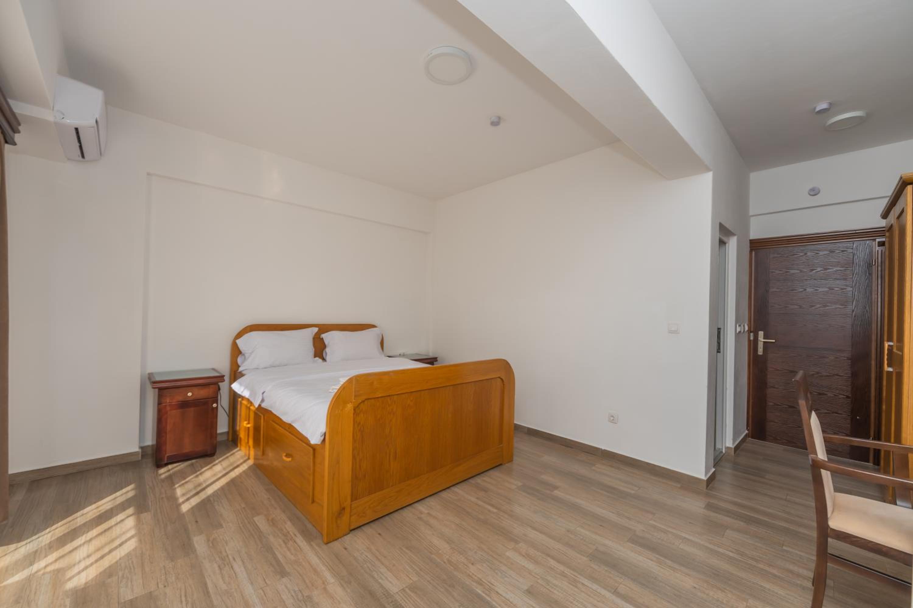 Standard Double Room - Photo 3