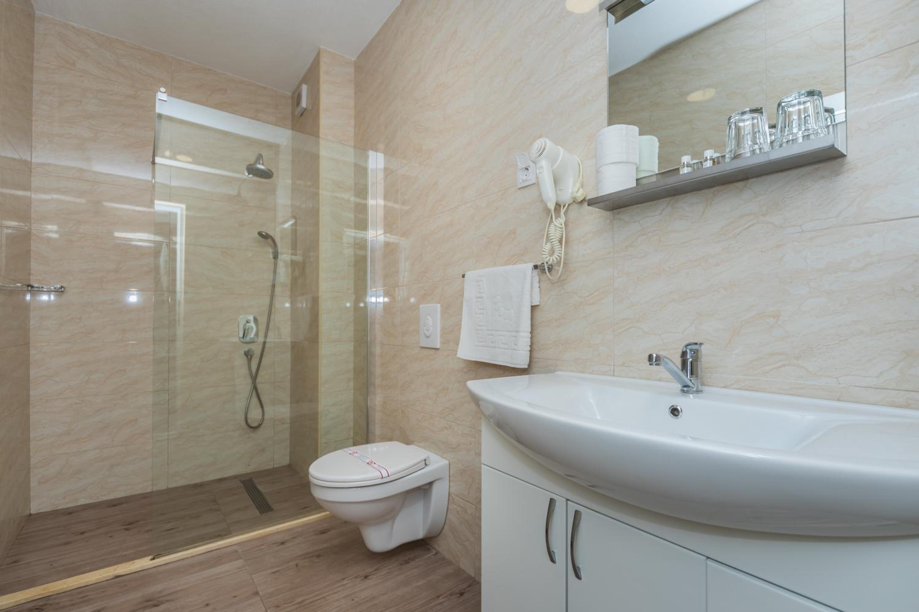 Standard Double Room - Photo 4