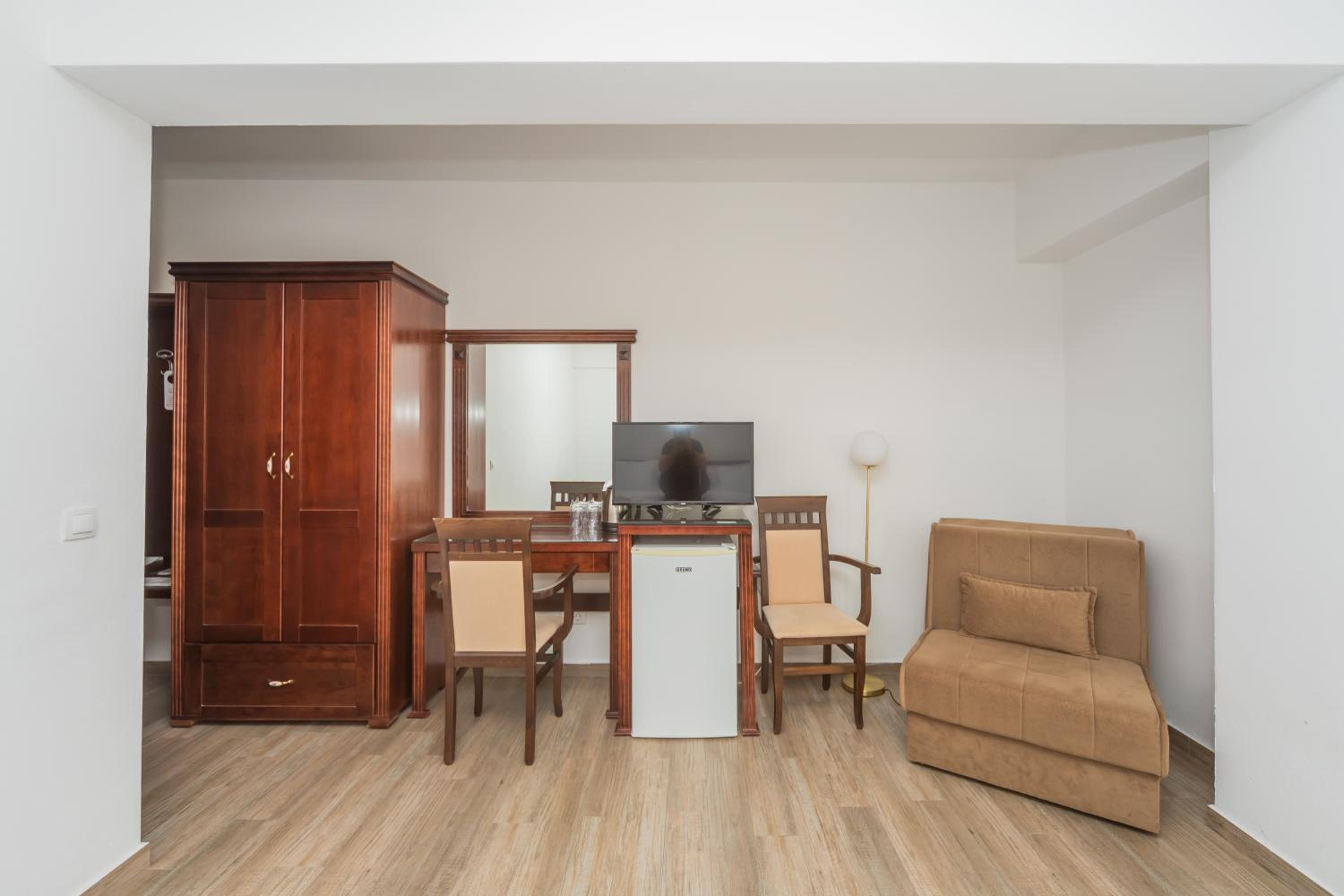 Standard Double Room - Photo 6