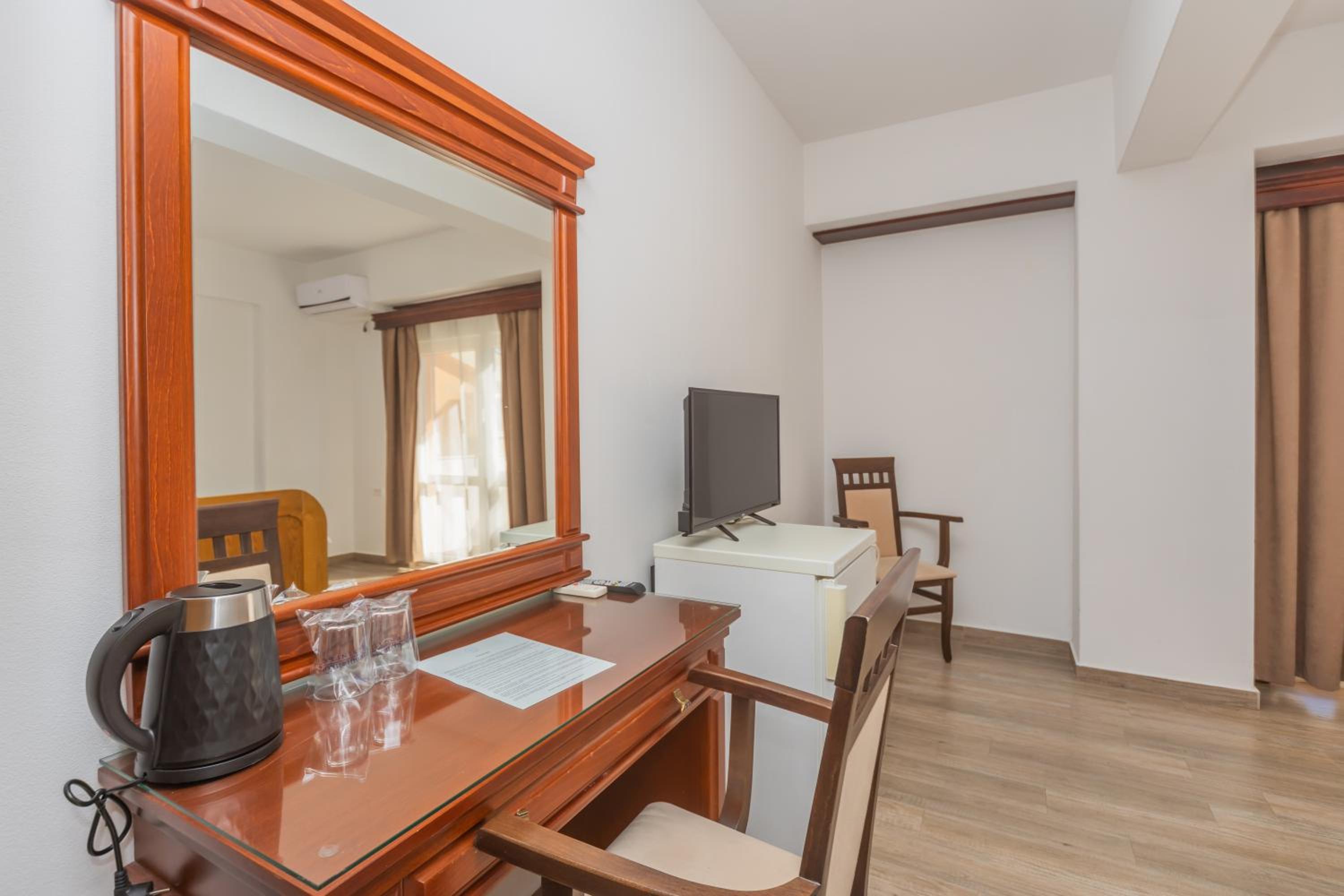 Standard Double Room - Photo 2