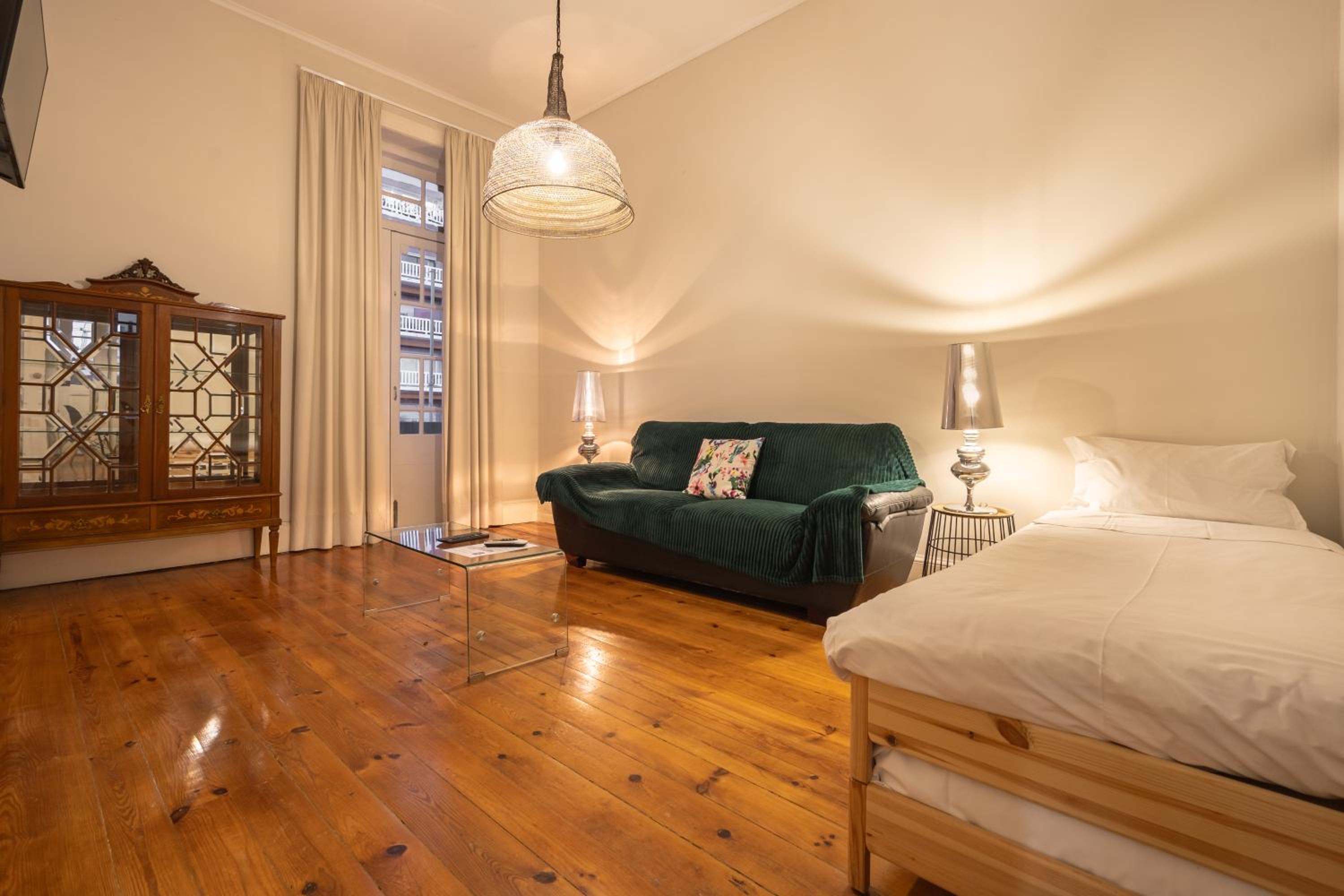 One-Bedroom Apartment - Photo 7