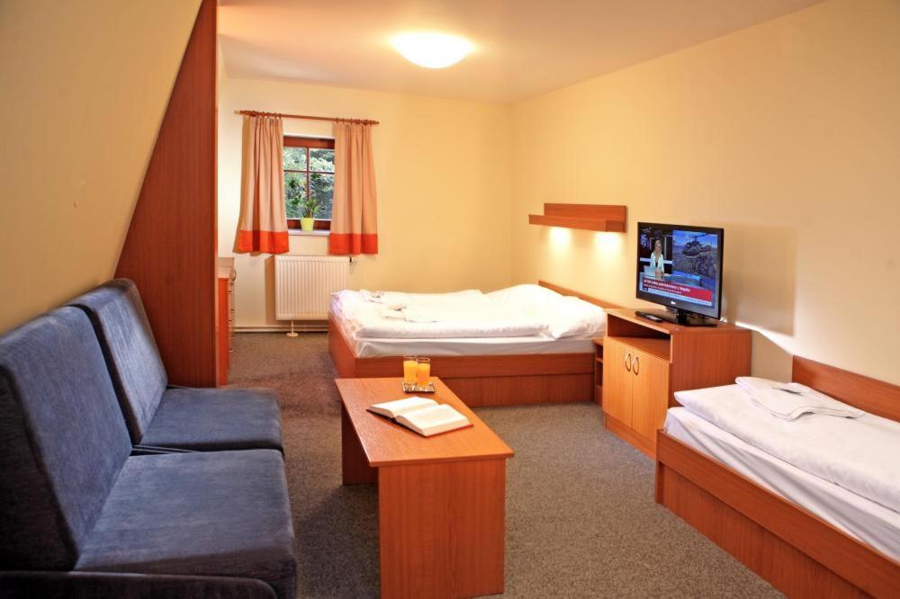 Double Room With Balcony (2 Adults + 1 Child) photo 3