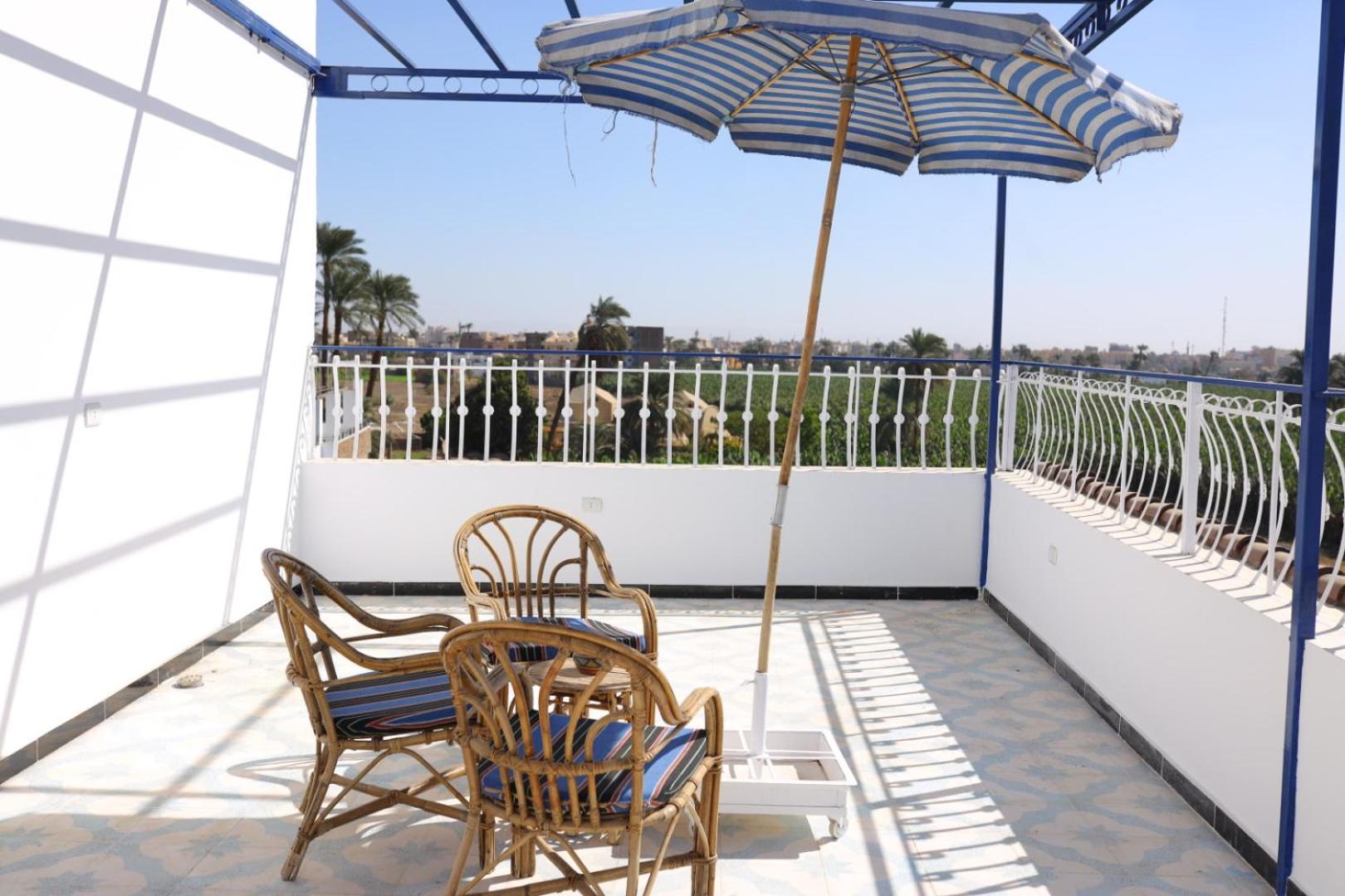 Studio with Pool View - Photo 7