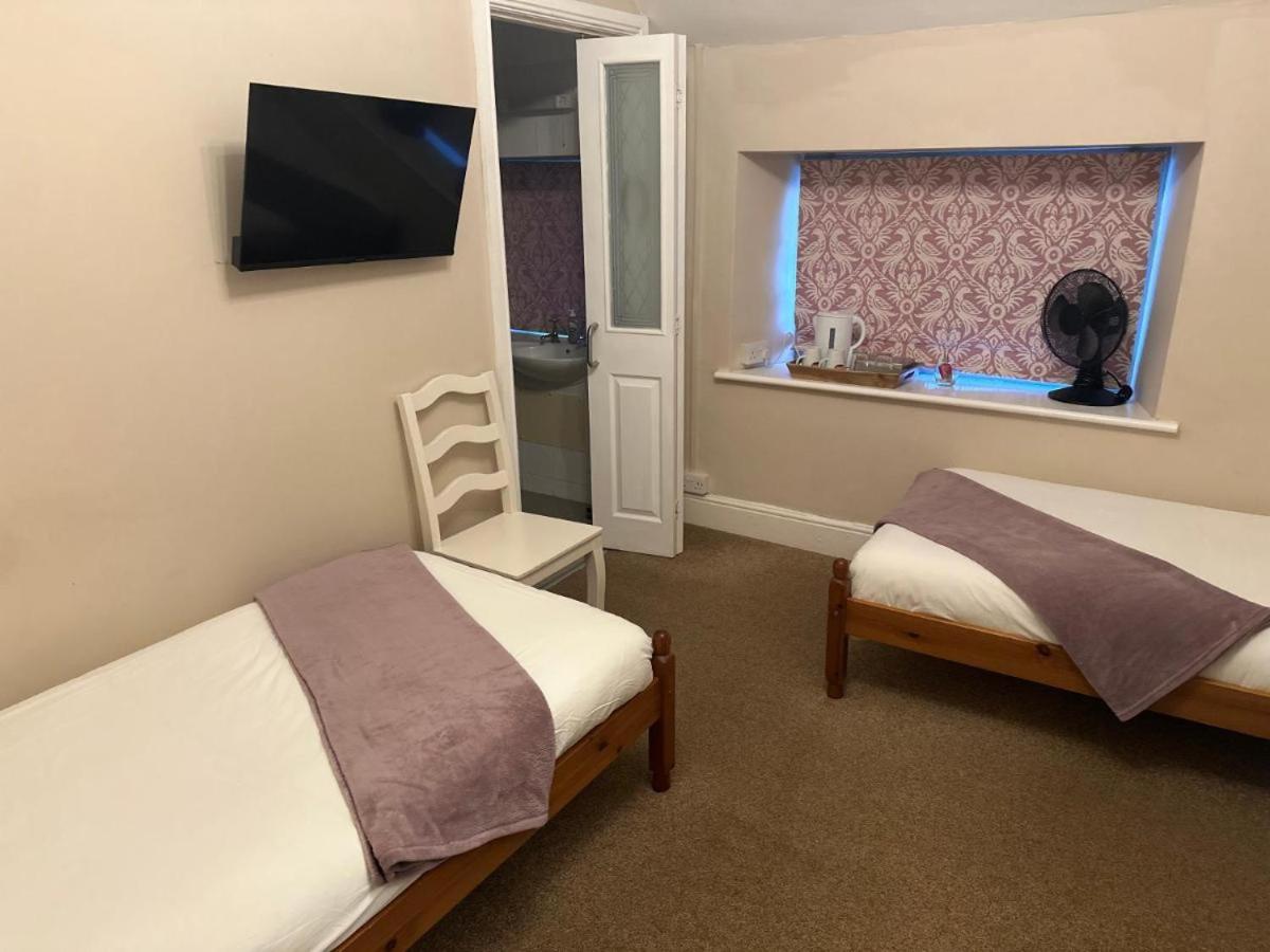 Double Or Twin Room With Private Bathroom photo 3