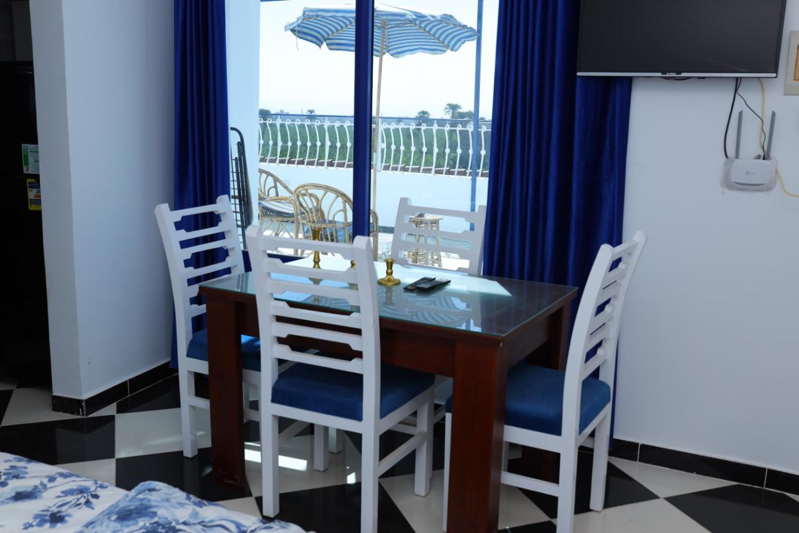 Studio with Pool View - Photo 10