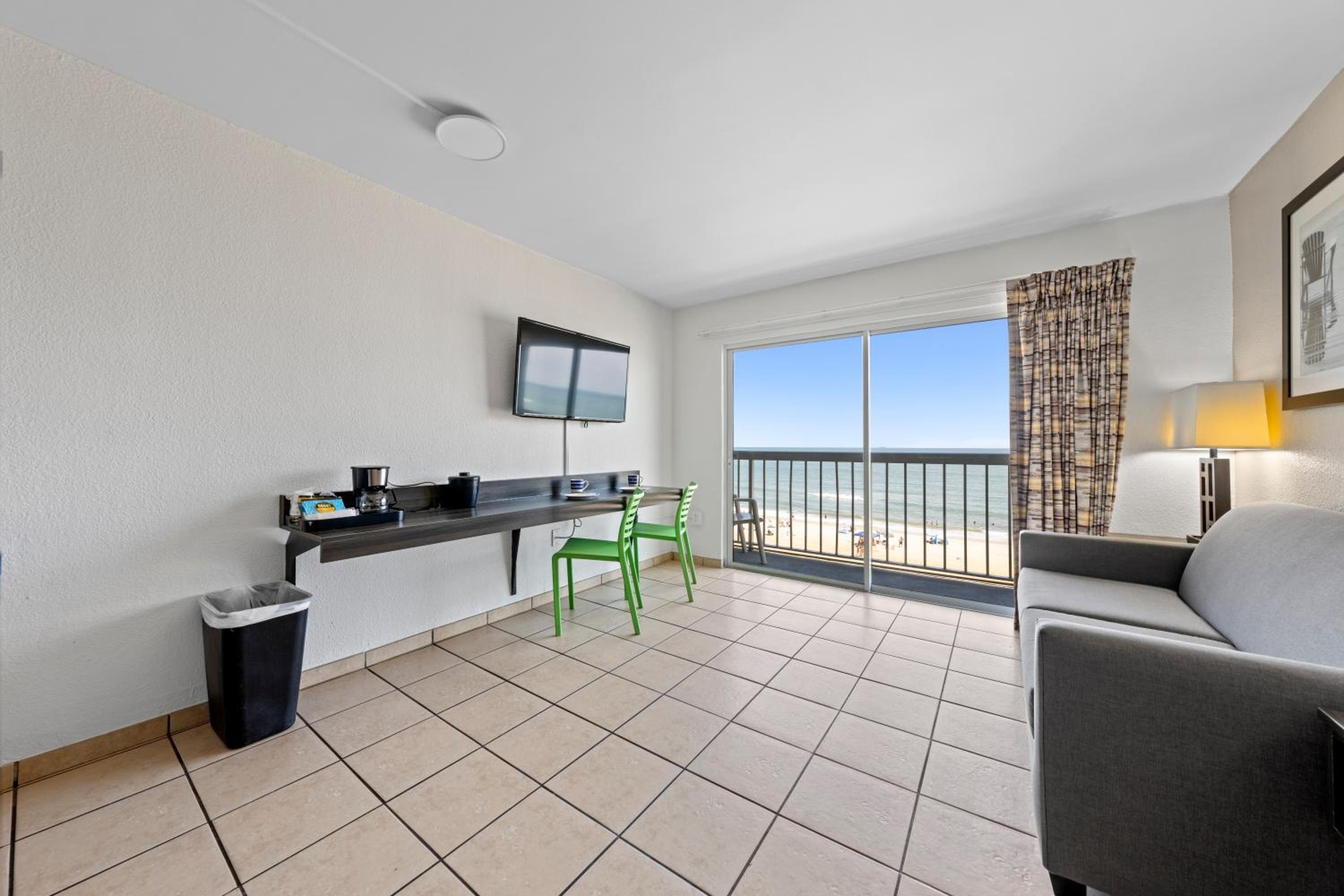 Queen Suite - Photo 12