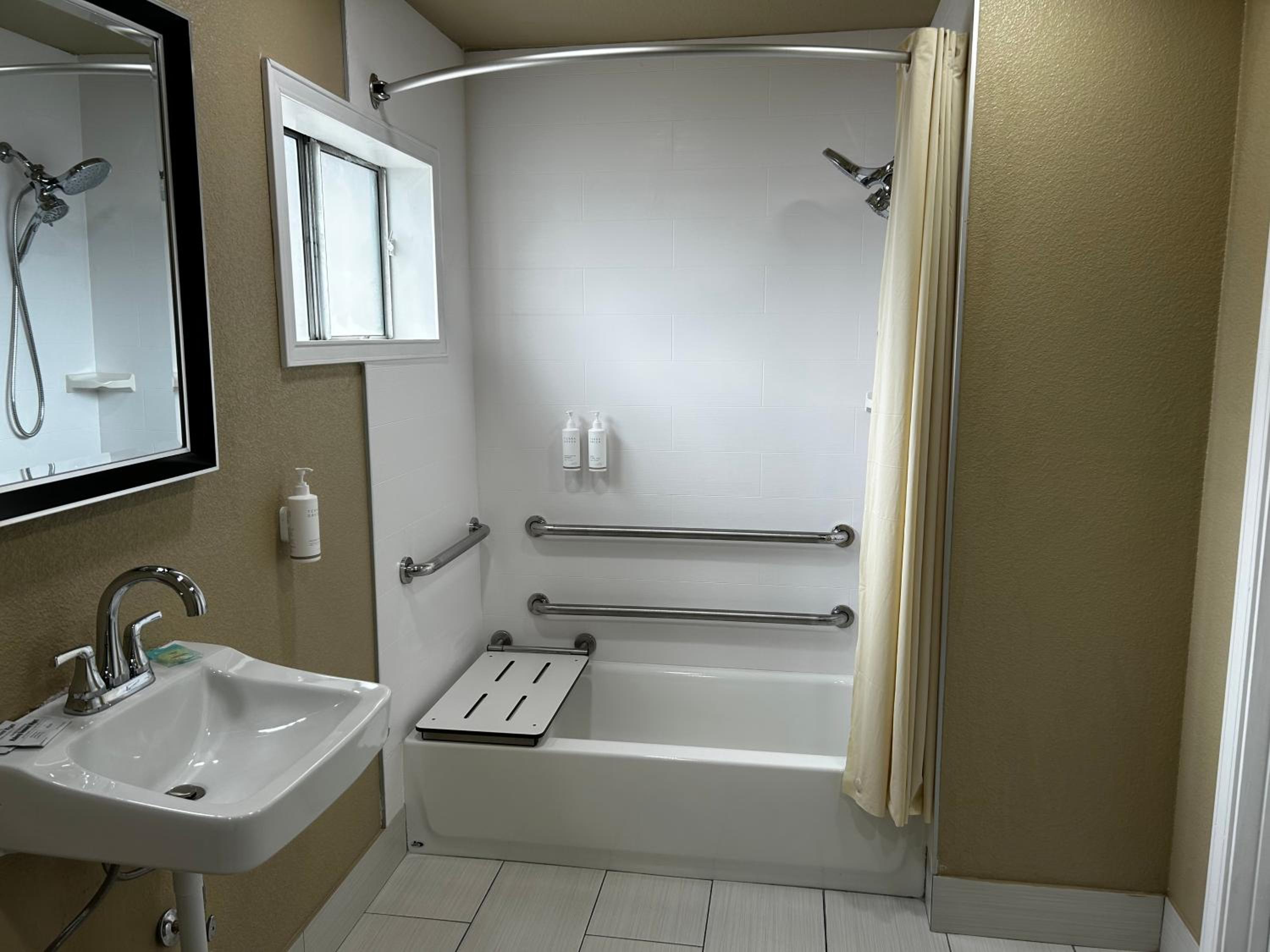 Double Room - Disability Access - Photo 7