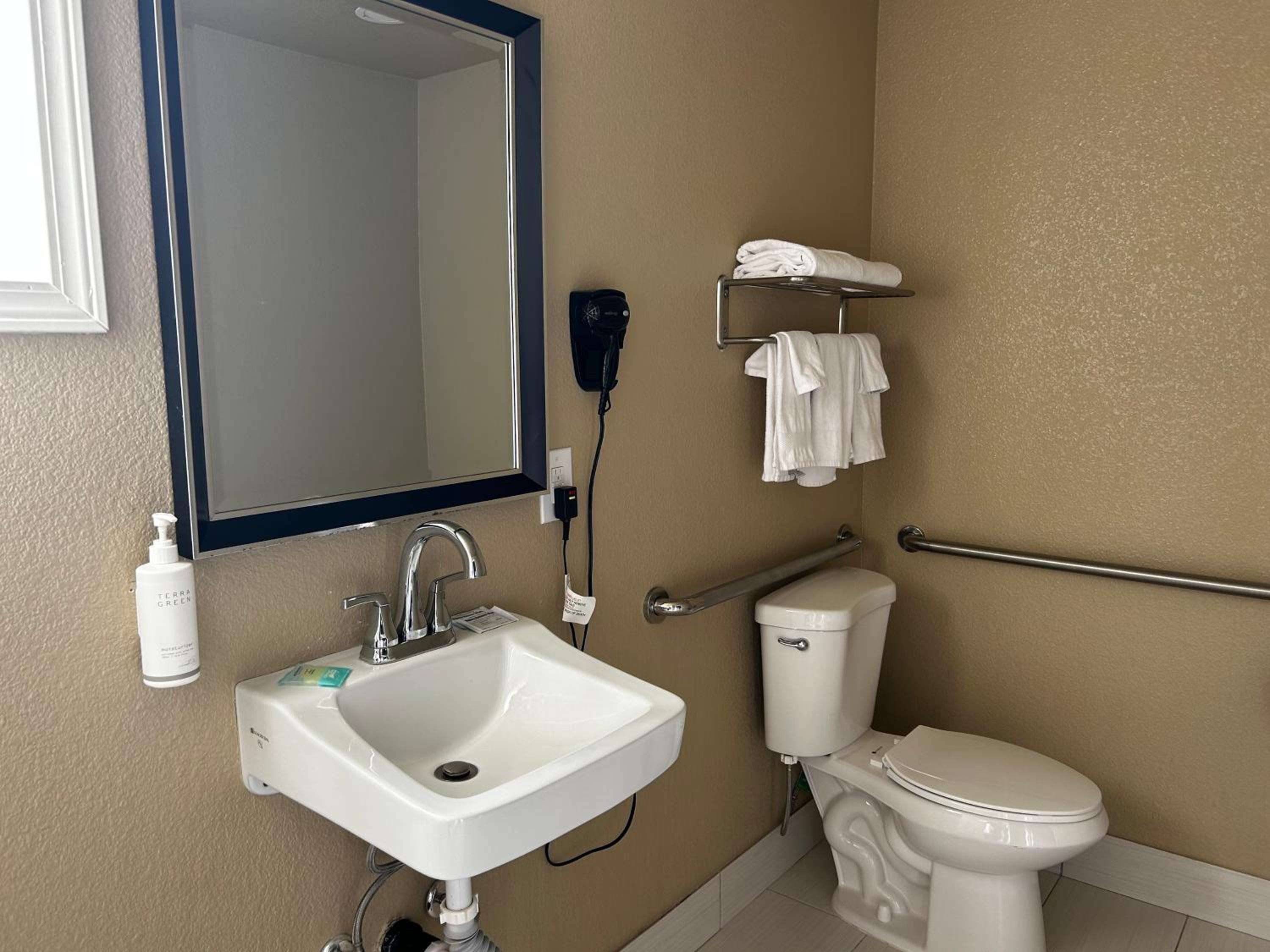 Double Room - Disability Access - Photo 8