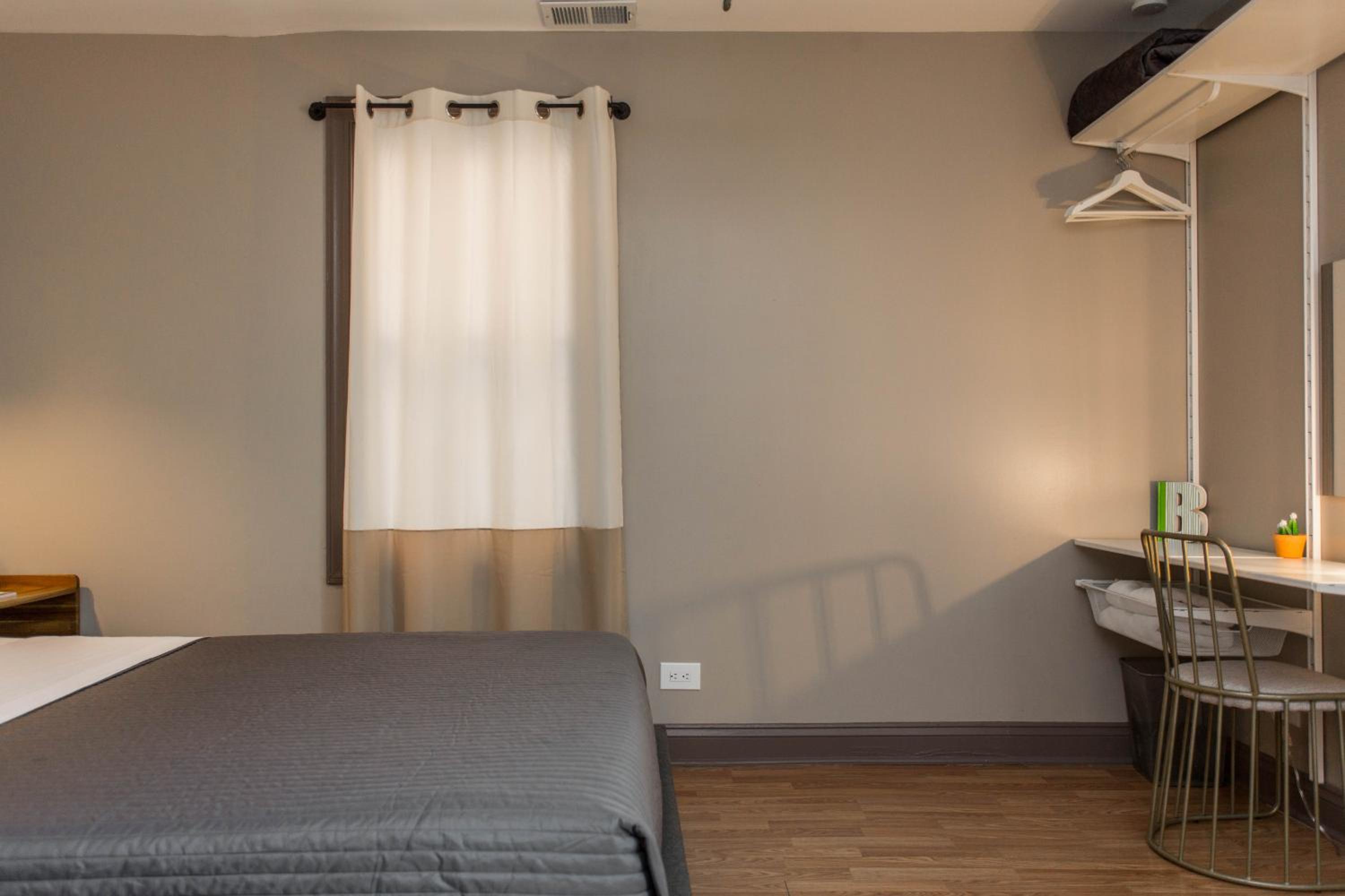Double Room with Private Bathroom - Photo 2