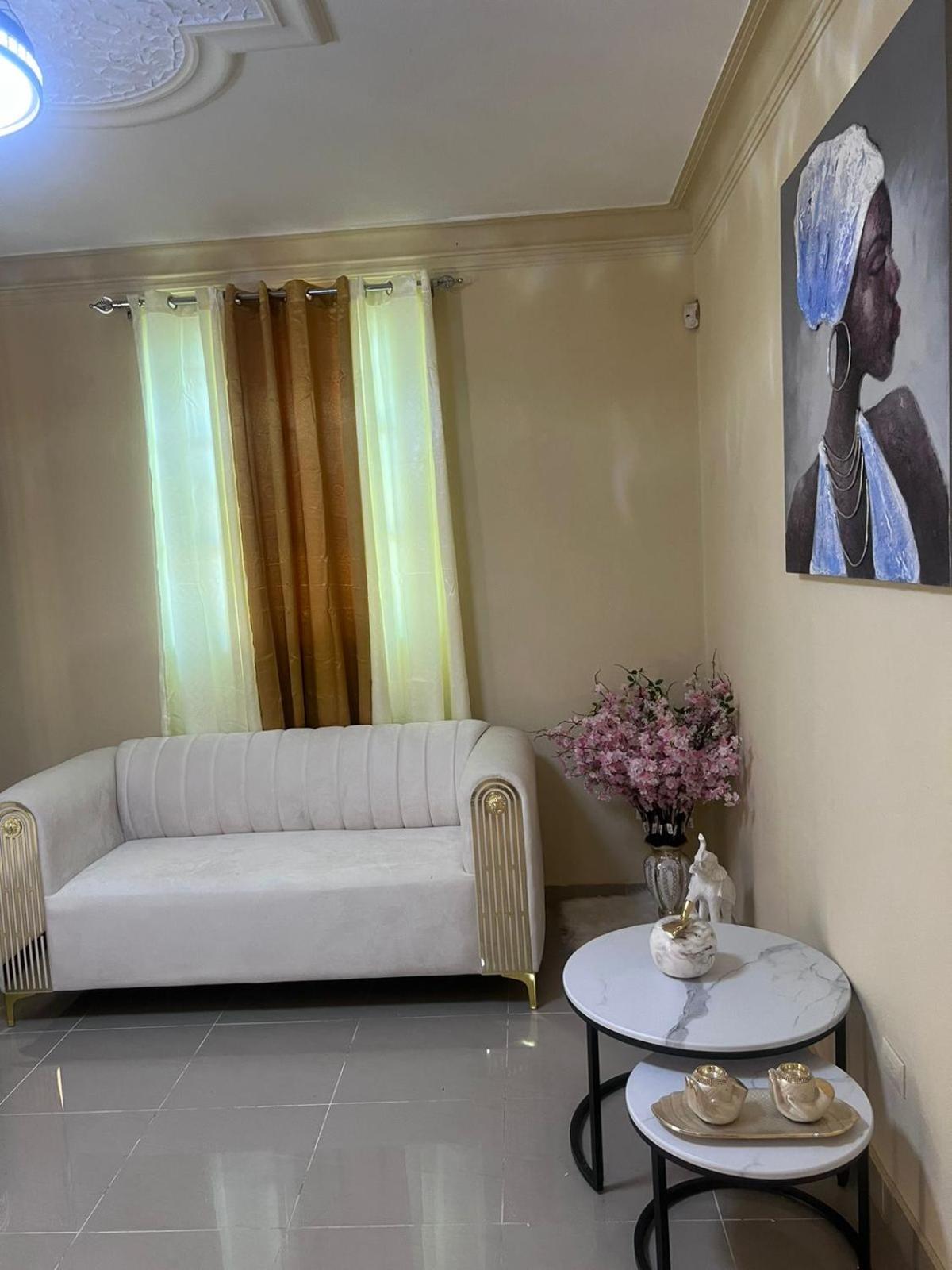 One-Bedroom House photo 1