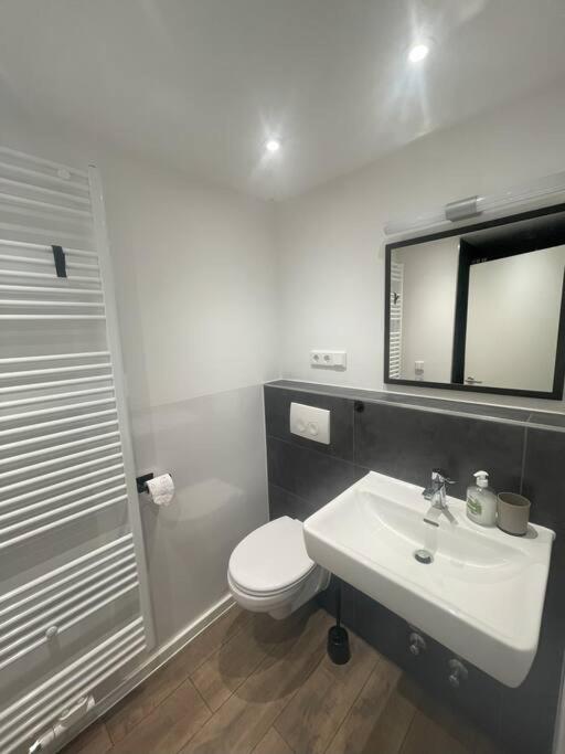 Three-Bedroom House photo 2