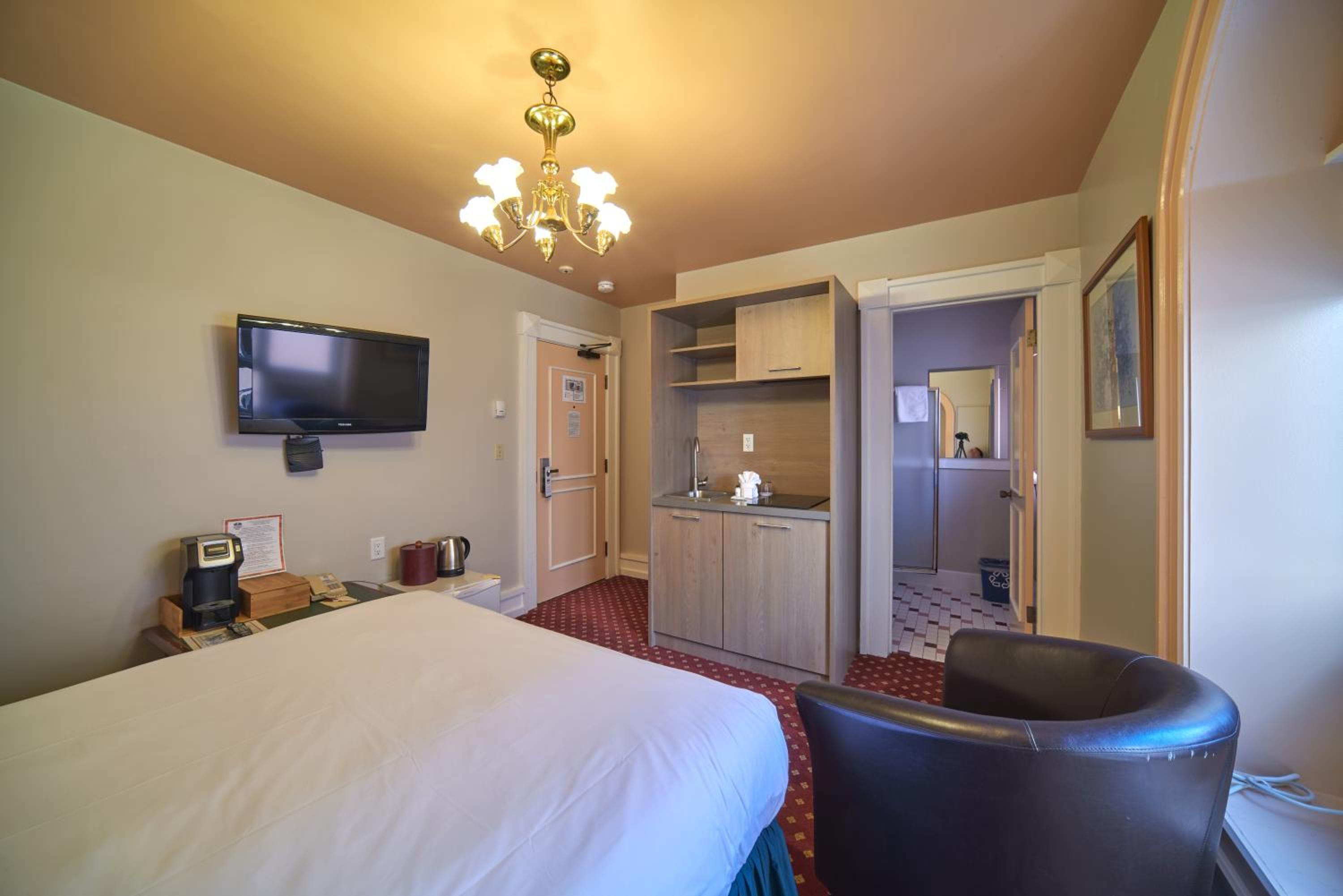 Standard Queen Room - Photo 1