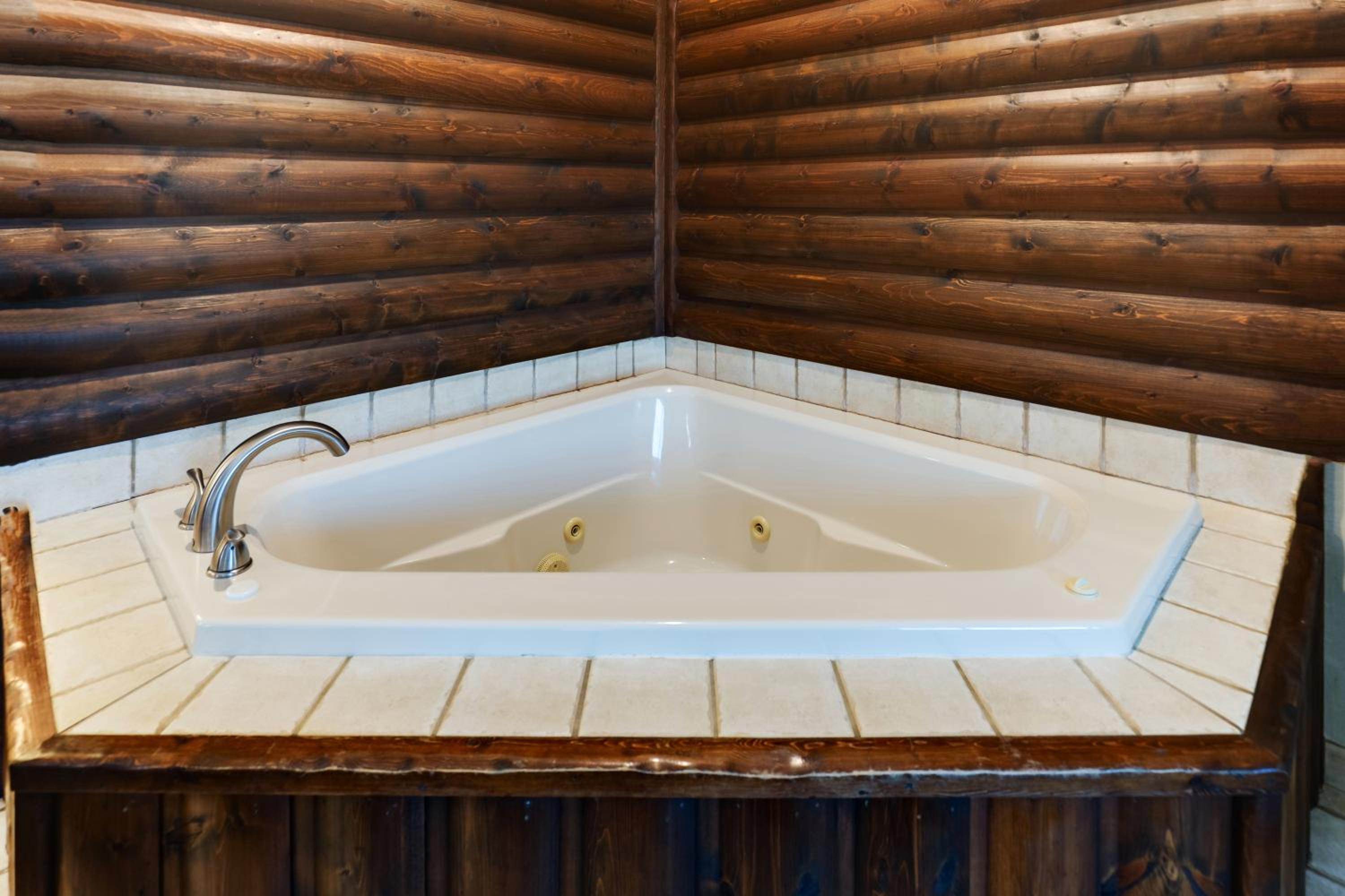 Suite with Hot Tub - Photo 3