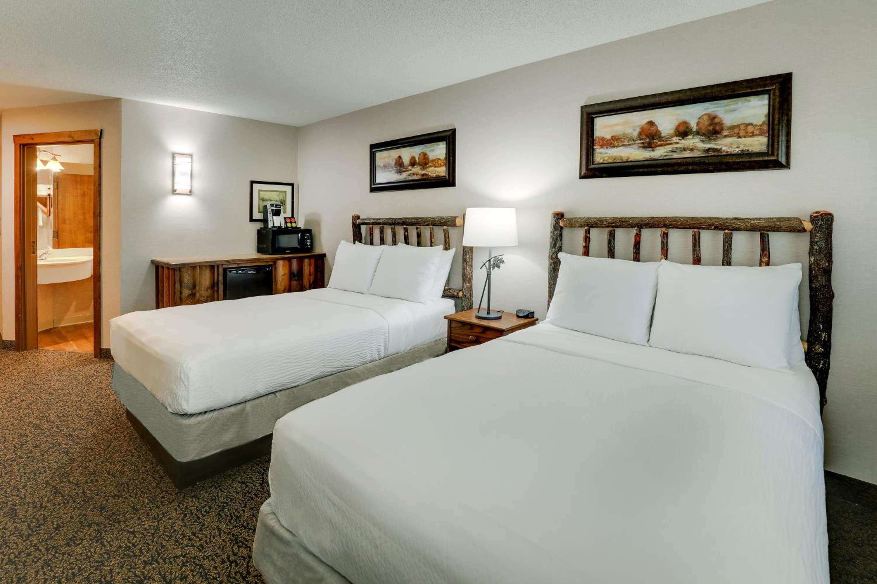 Deluxe Double Room with Two Double Beds - Photo 4