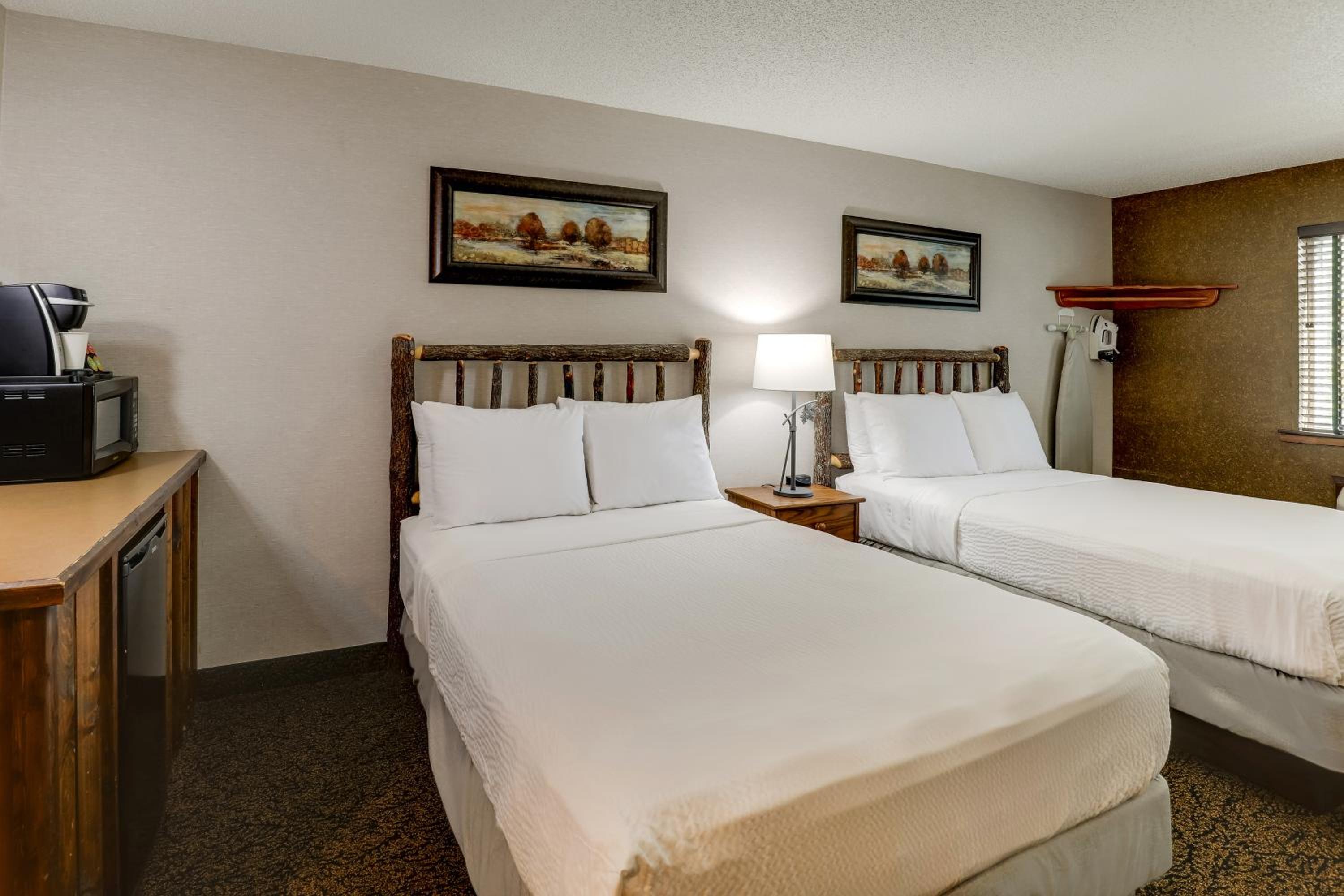 Deluxe Double Room with Two Double Beds - Photo 3