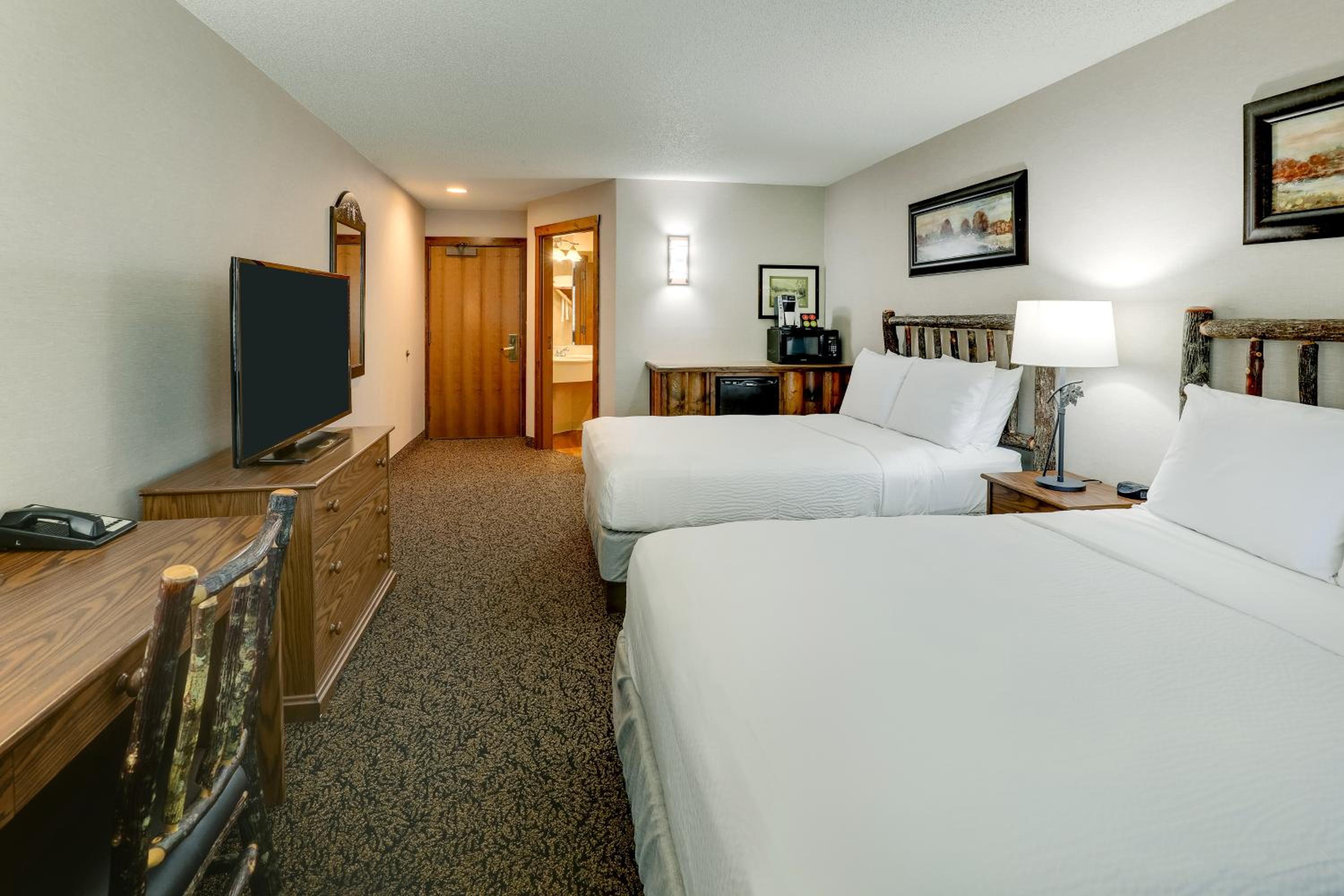 Deluxe Double Room with Two Double Beds - Photo 5