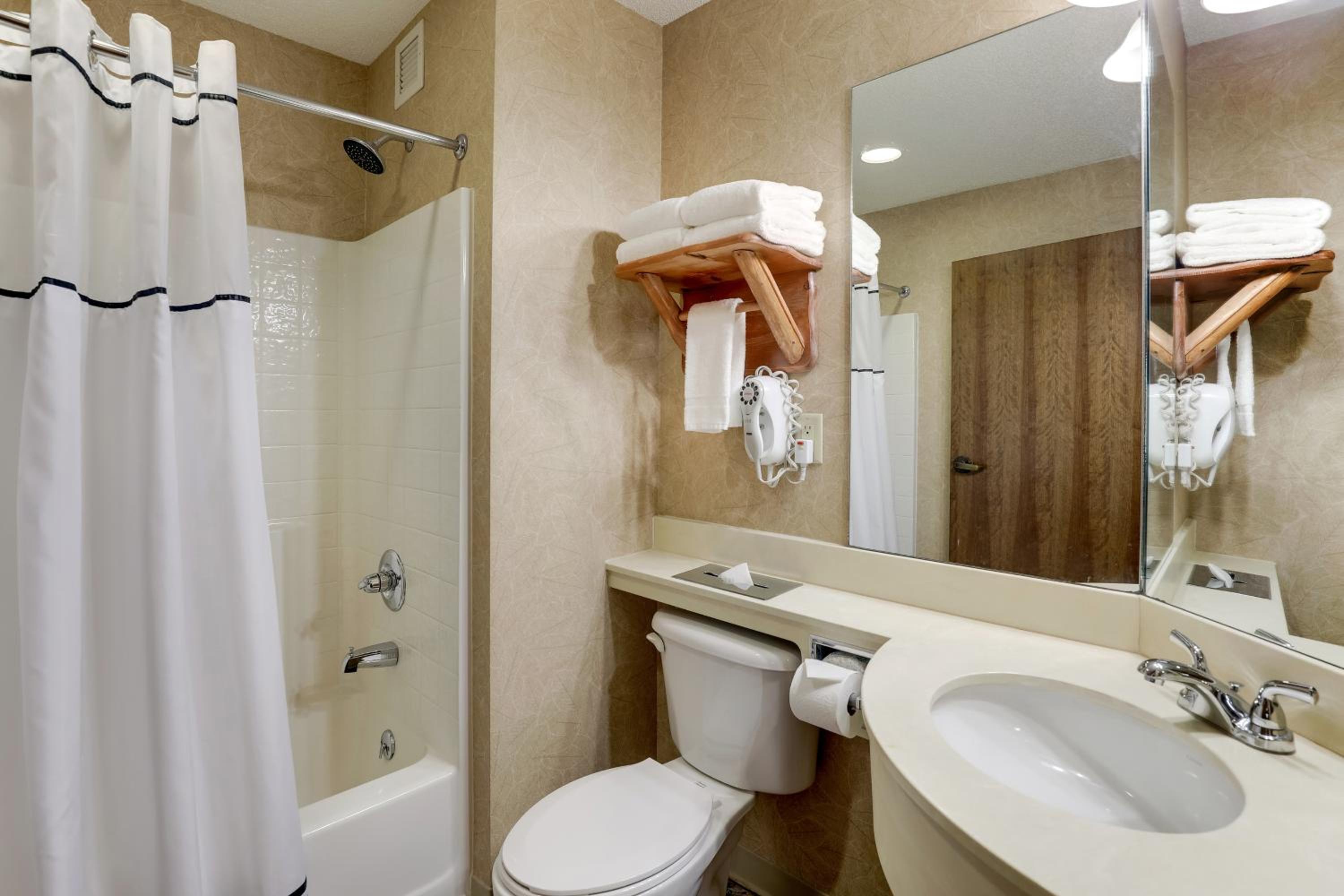 Deluxe Double Room with Two Double Beds - Photo 2
