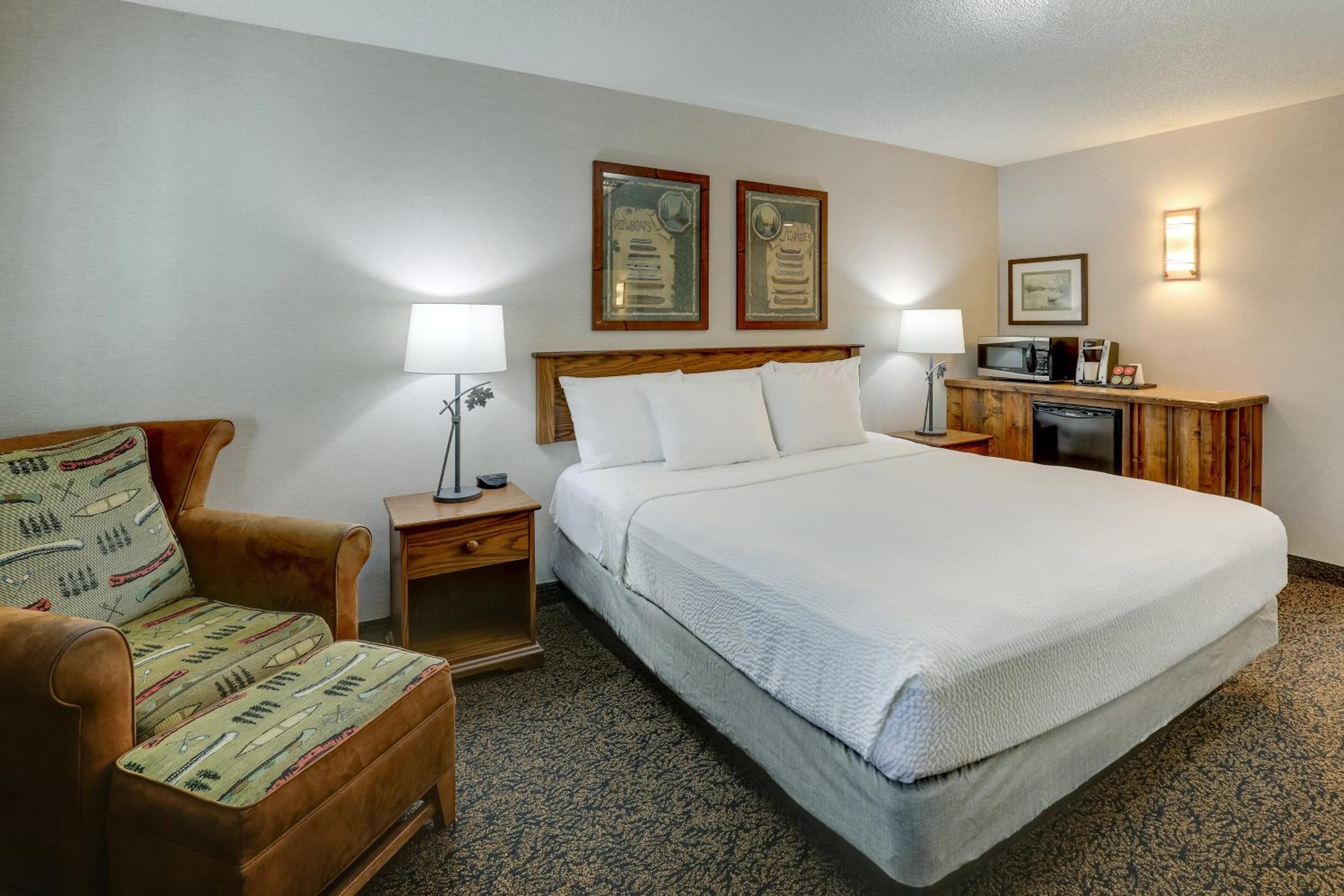 Deluxe King Room - Photo 2