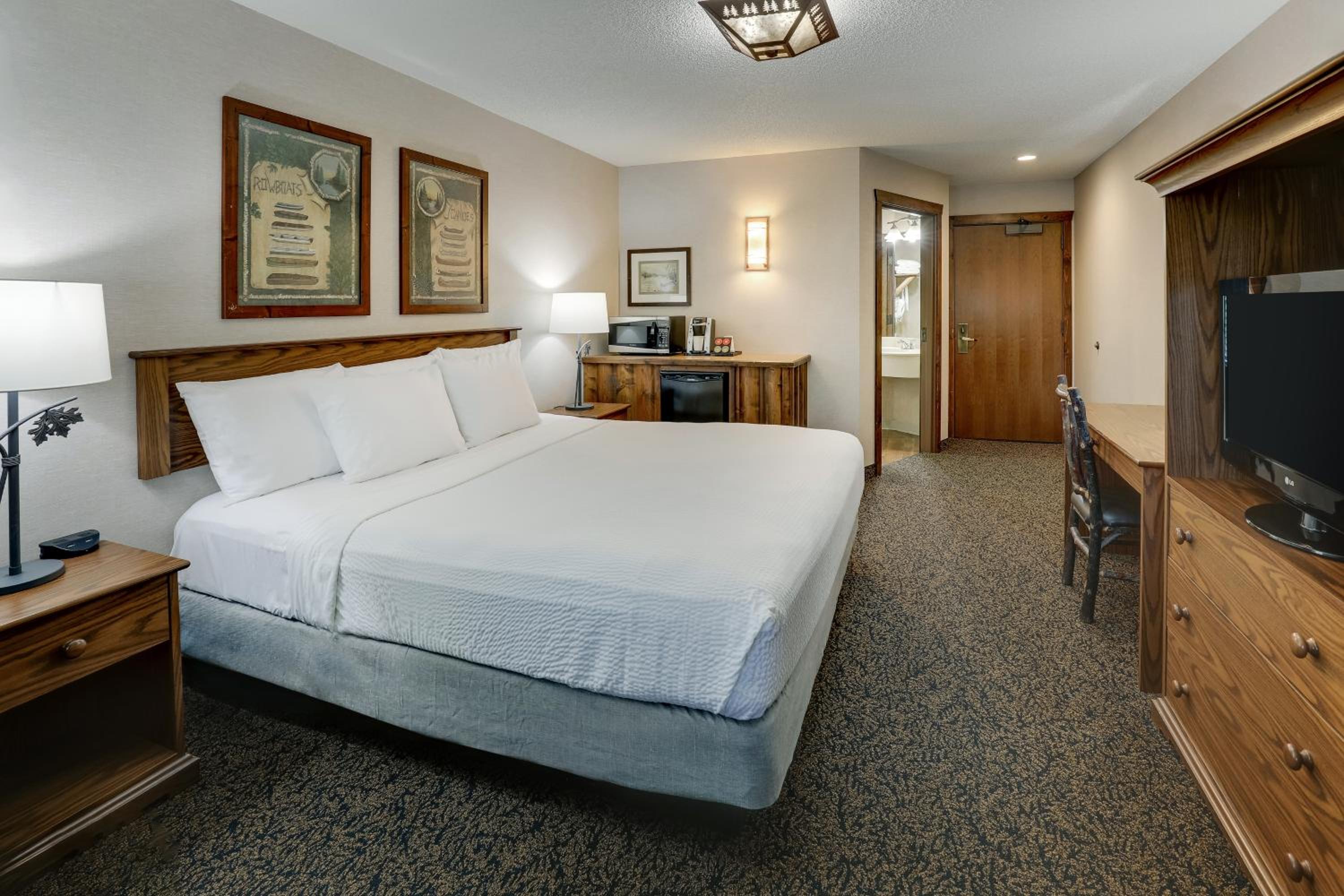 Deluxe King Room - Photo 5