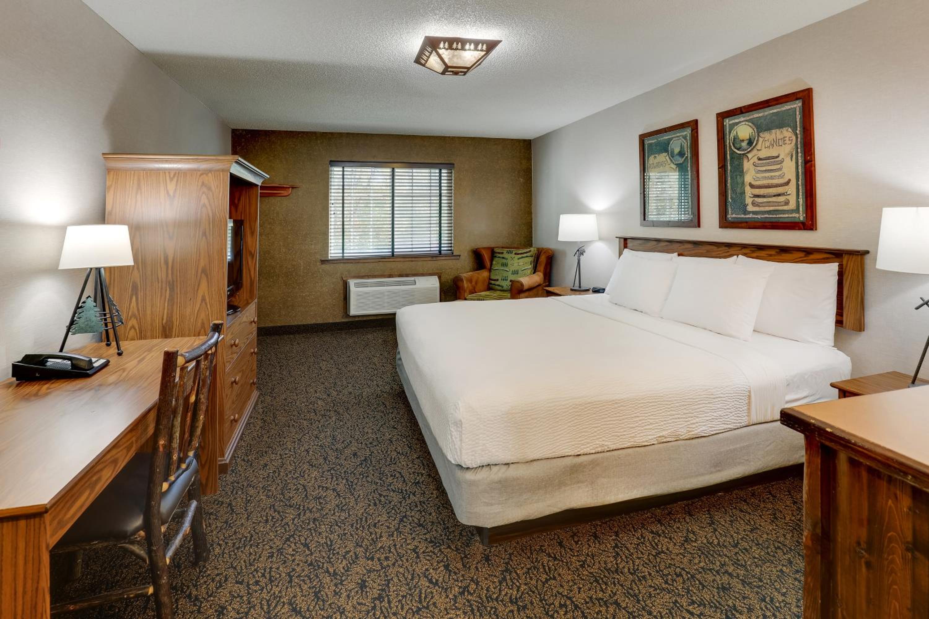 Deluxe King Room - Photo 4