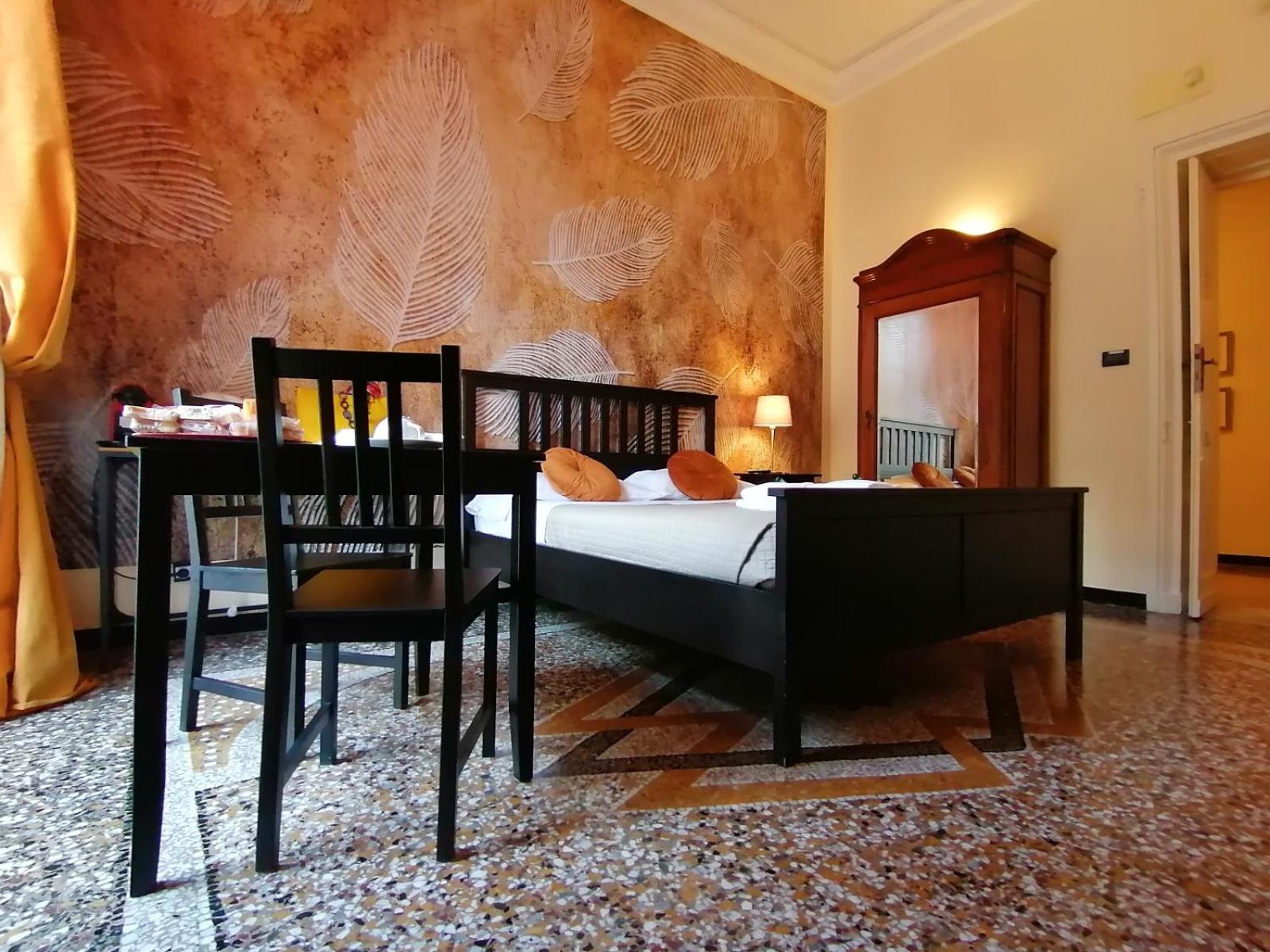 Double Room with Shared Bathroom photo 3