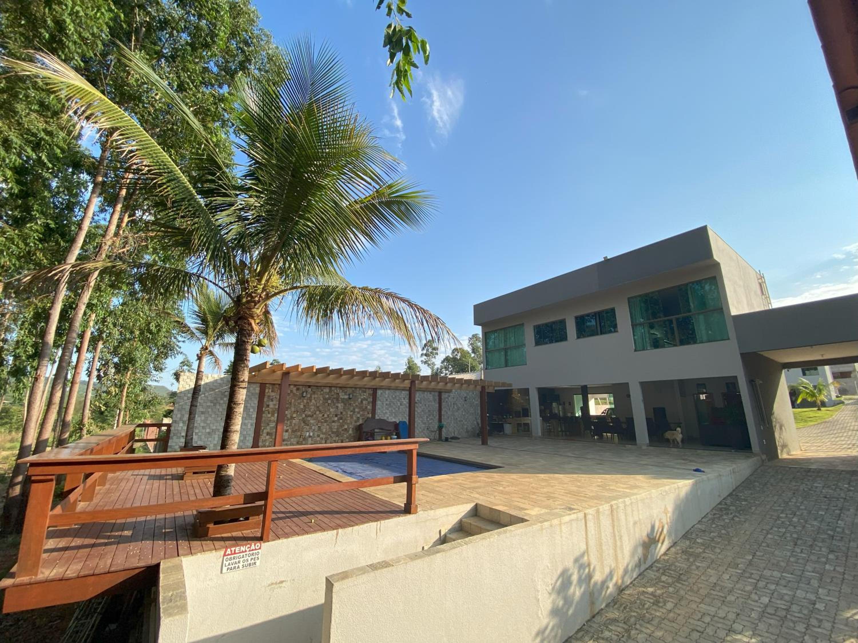 Five-Bedroom House photo 2