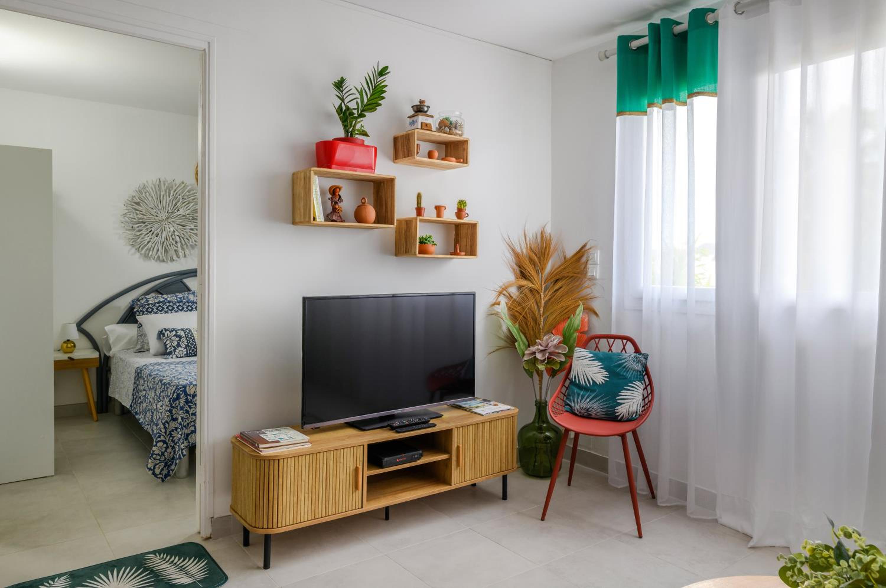 One-Bedroom Apartment photo 1