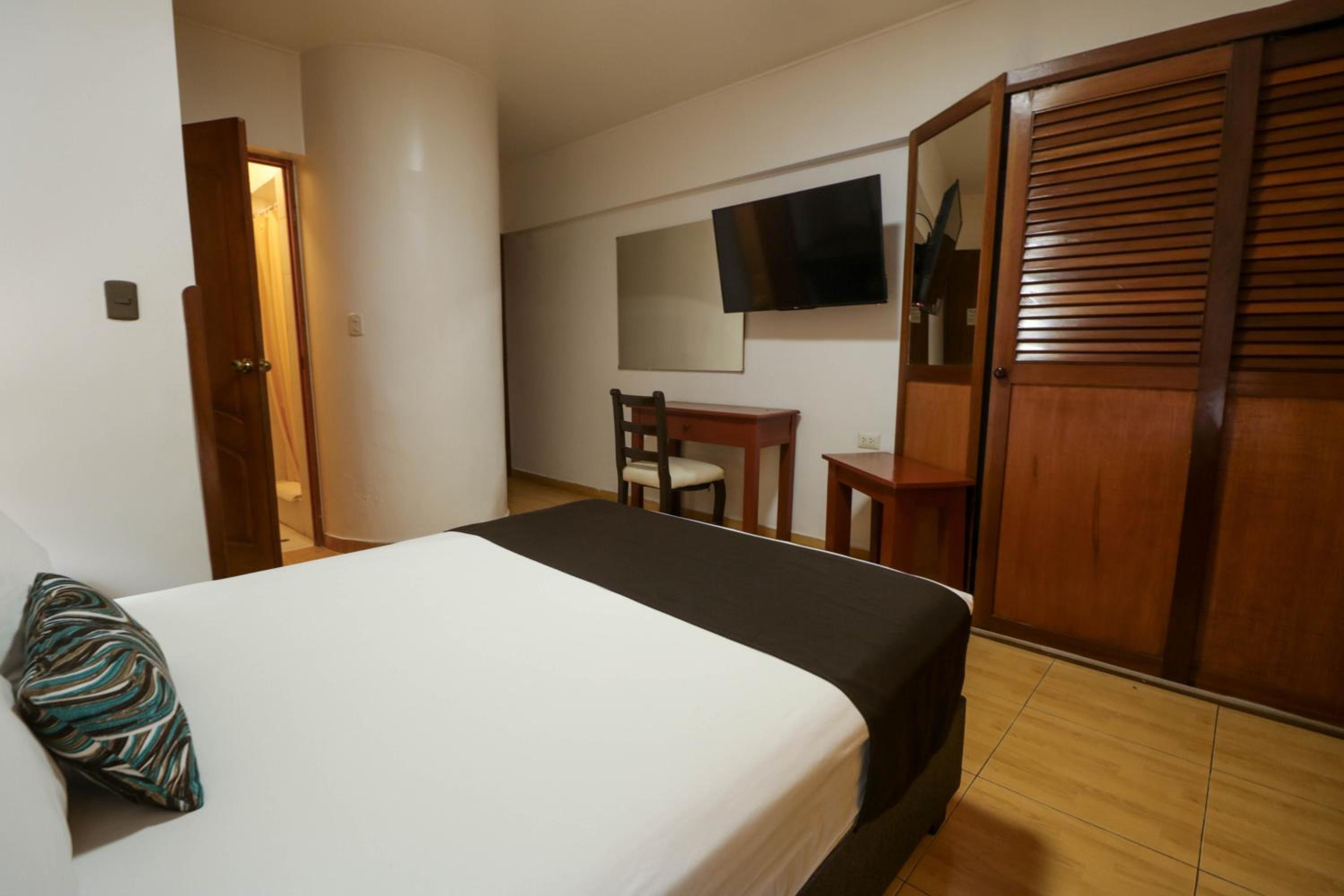 Standard Double Room - Photo 4
