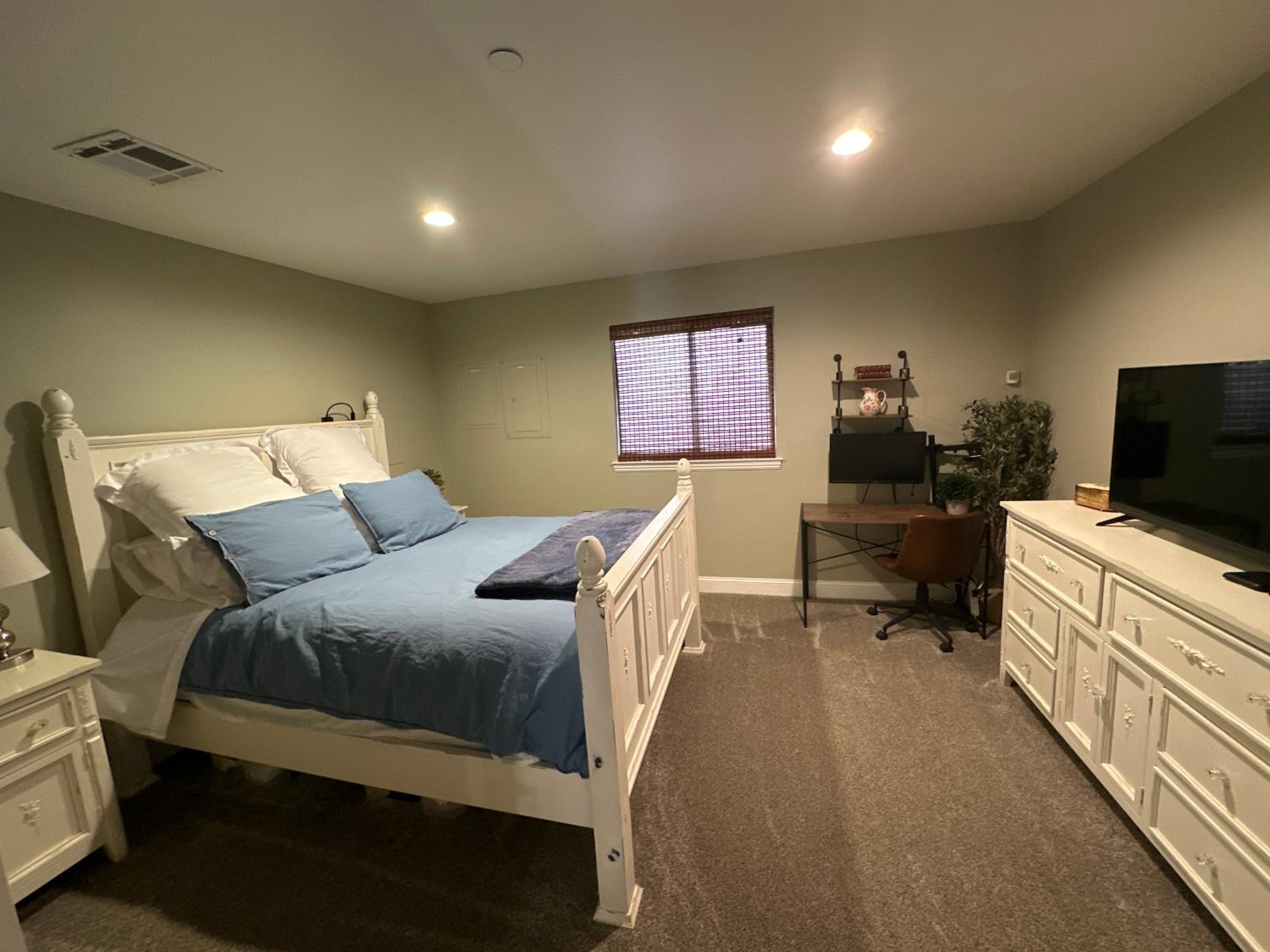 One-Bedroom Apartment photo 3