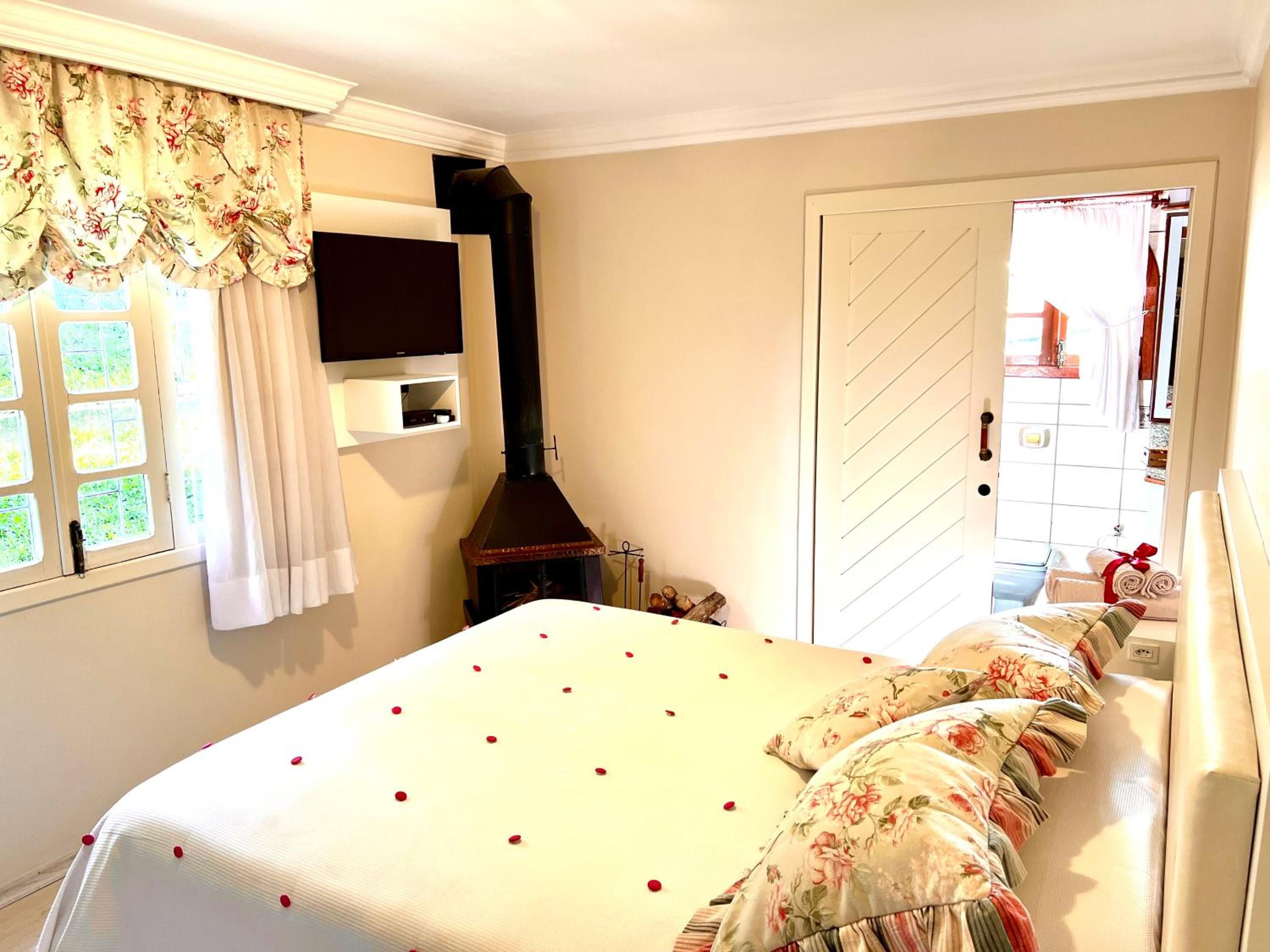 Double Room with Spa Bath and Fireplace photo 1