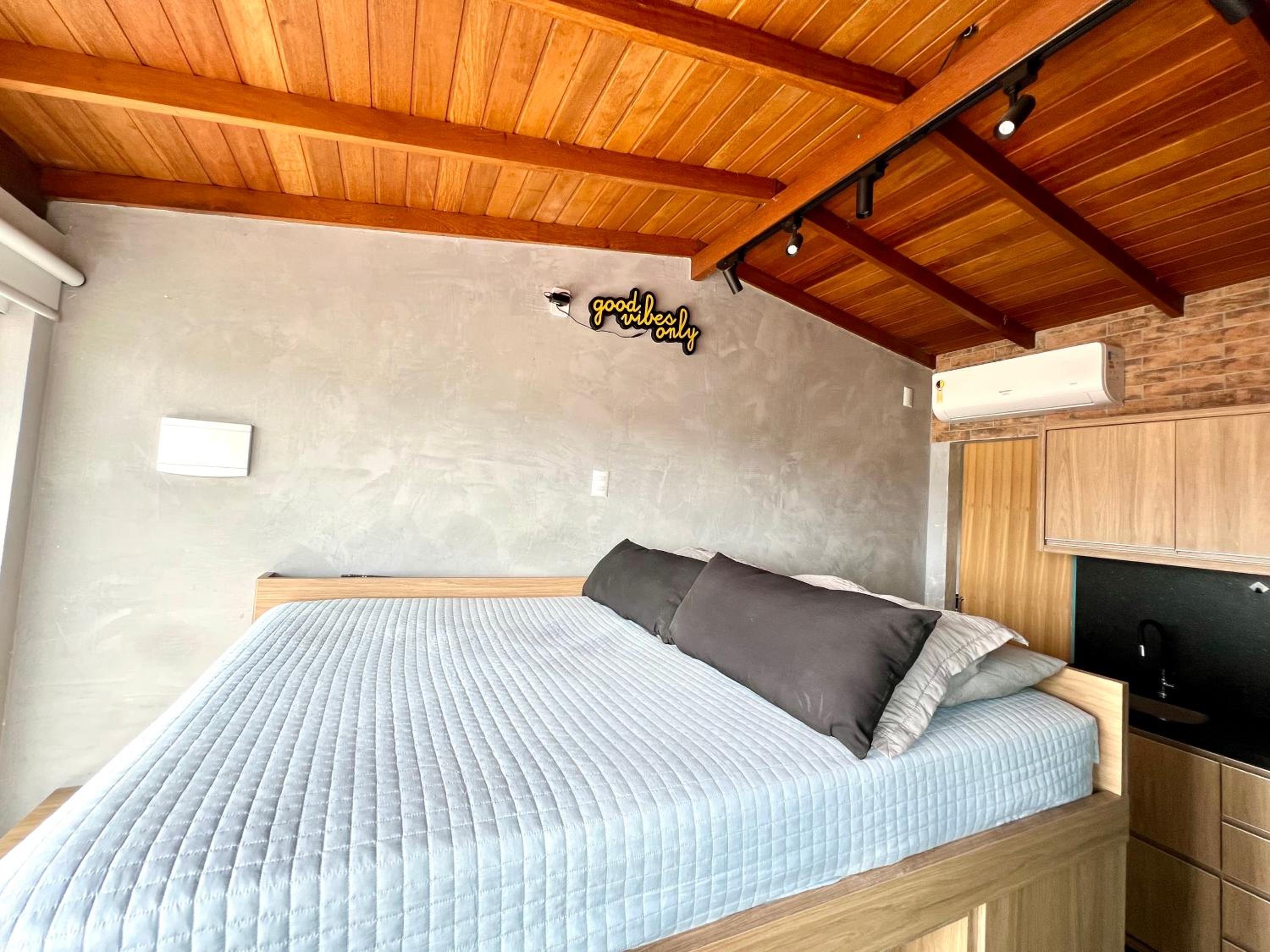 Deluxe Studio