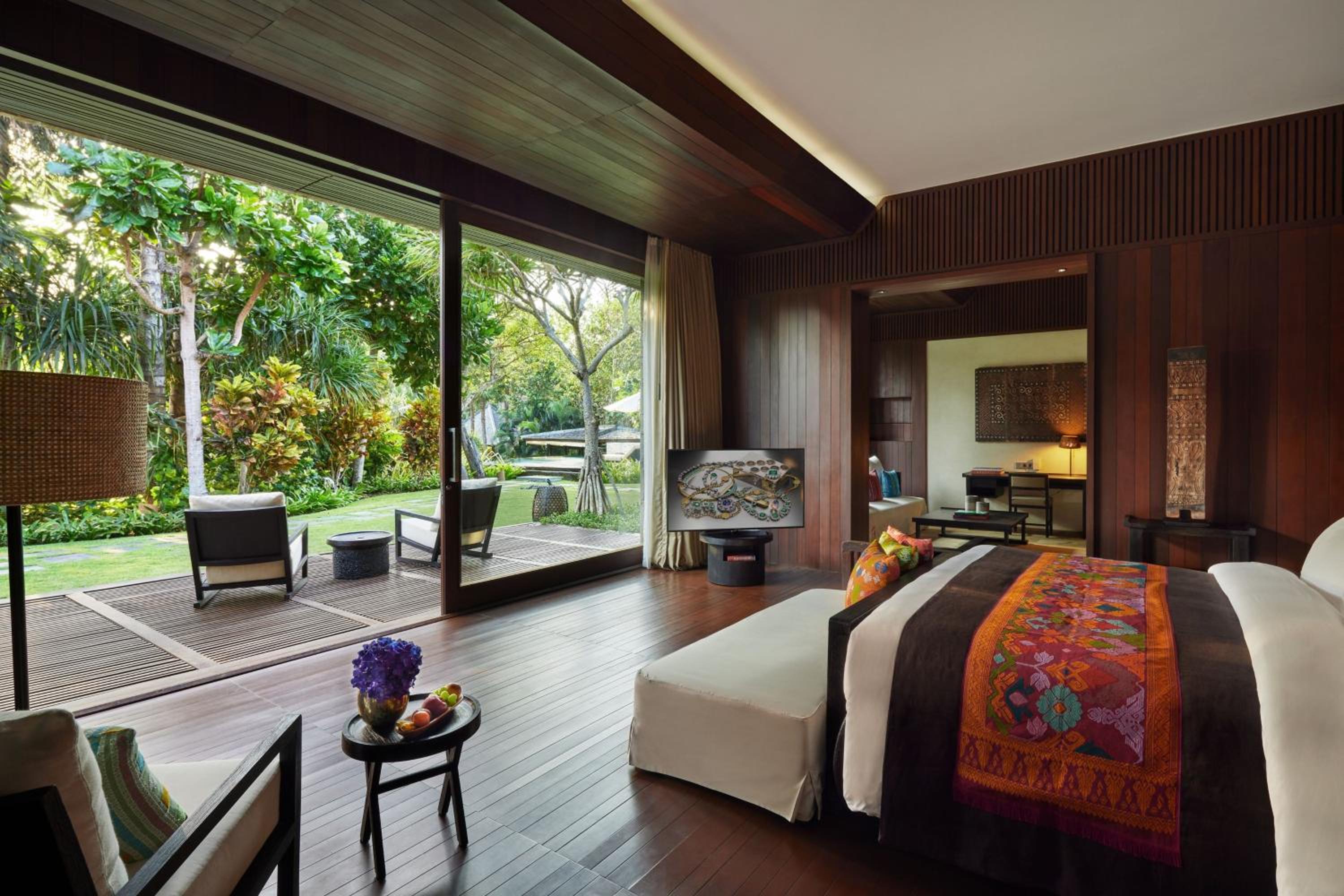 Three-Bedroom Mansion with Private Pools photo 1