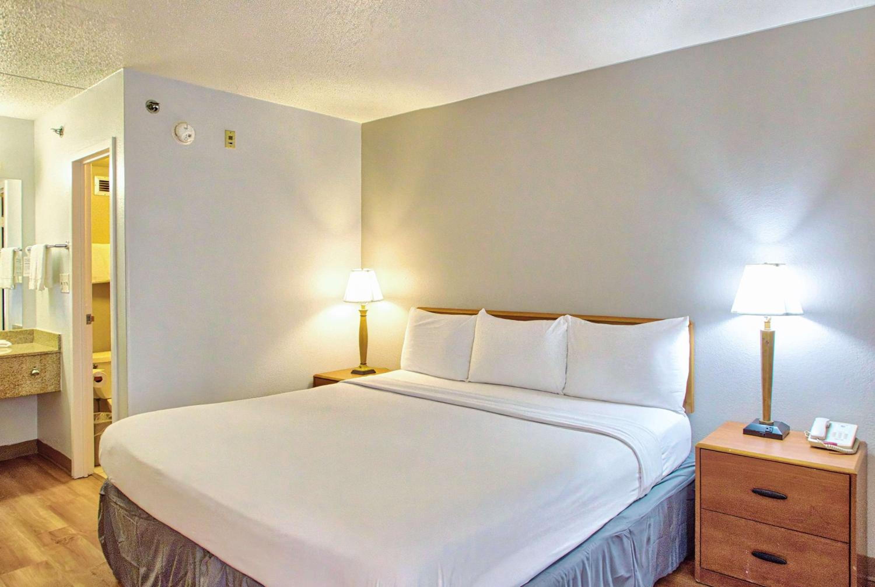 Deluxe King Room photo 2
