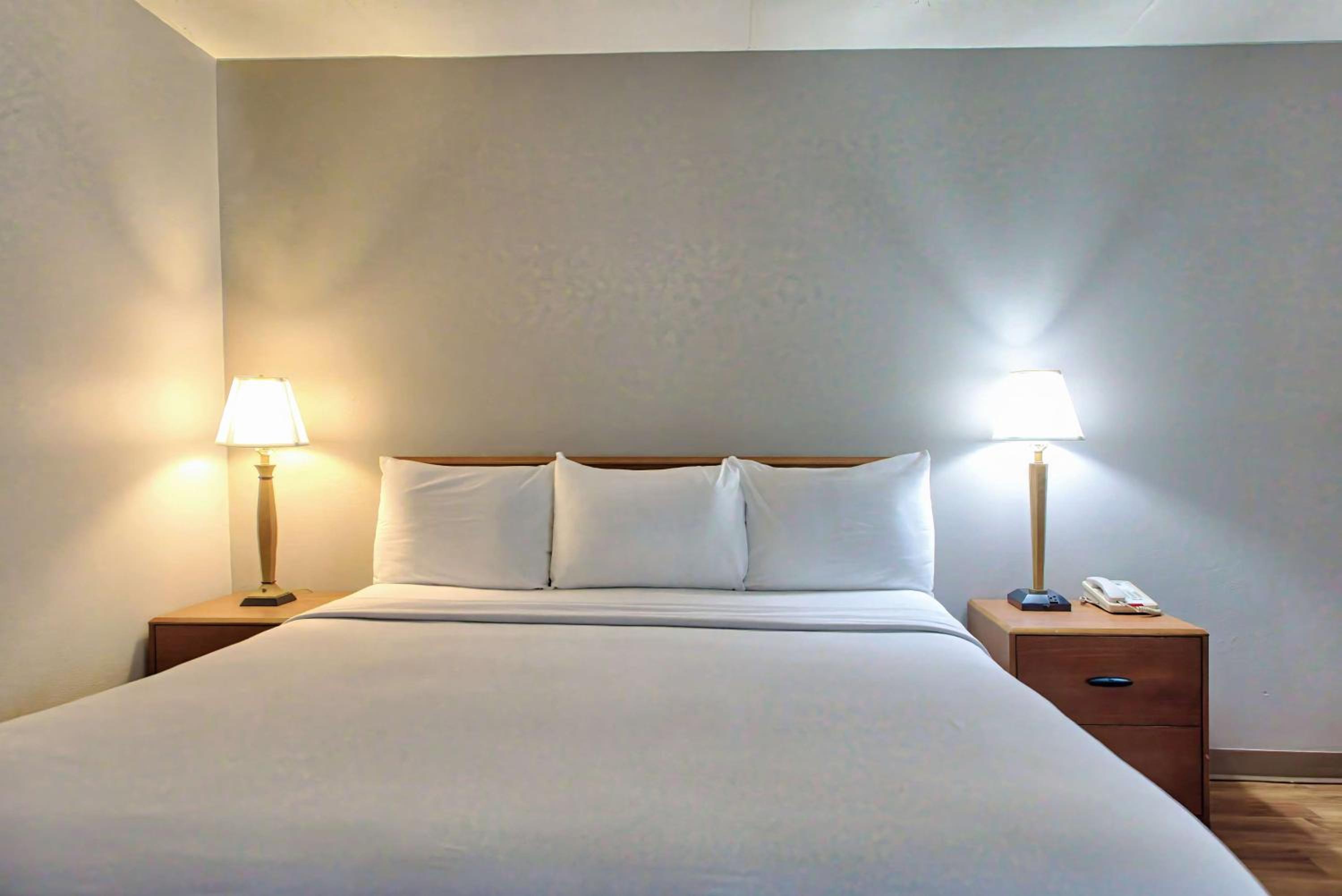 Deluxe King Room photo 3