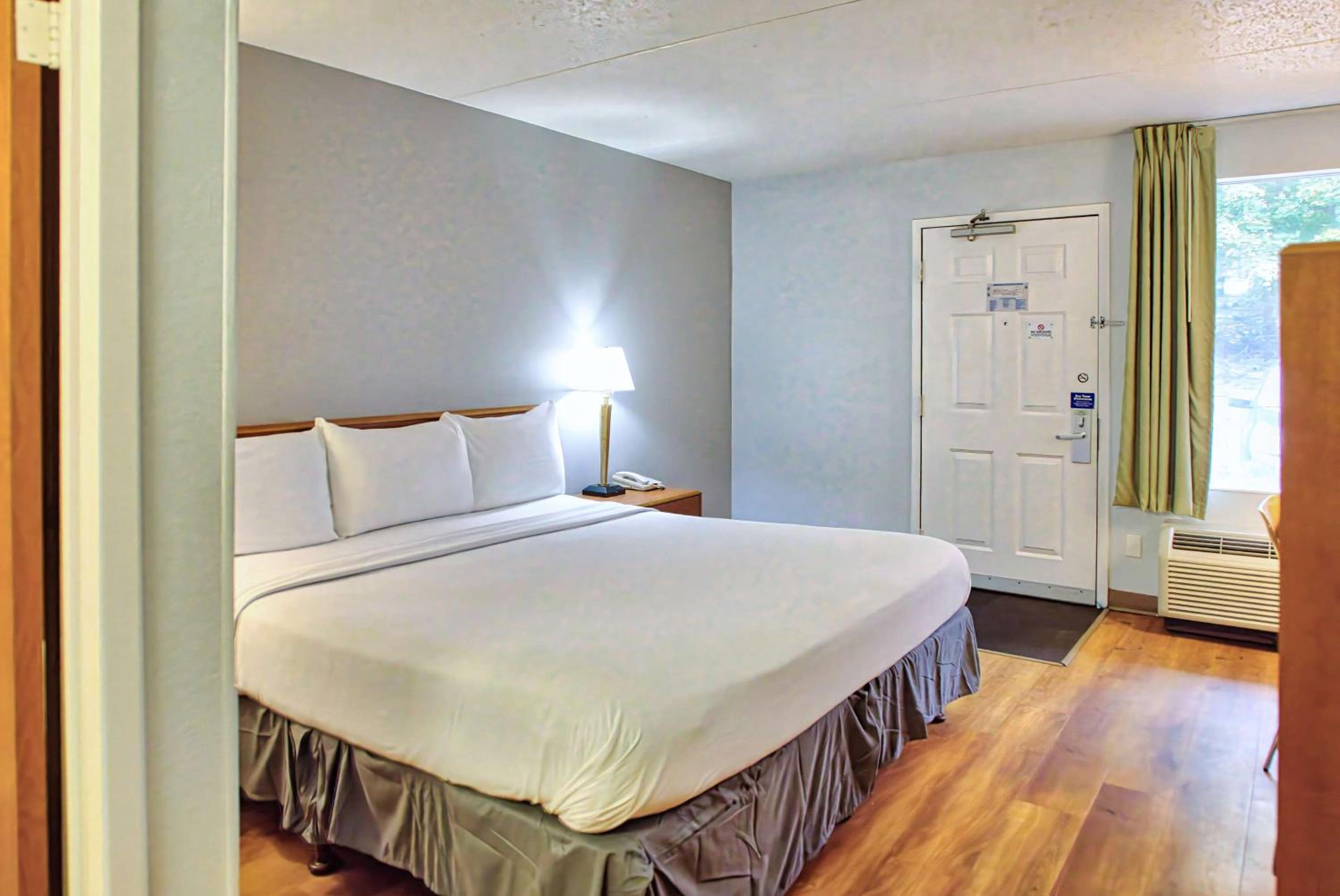 Deluxe King Room photo 1
