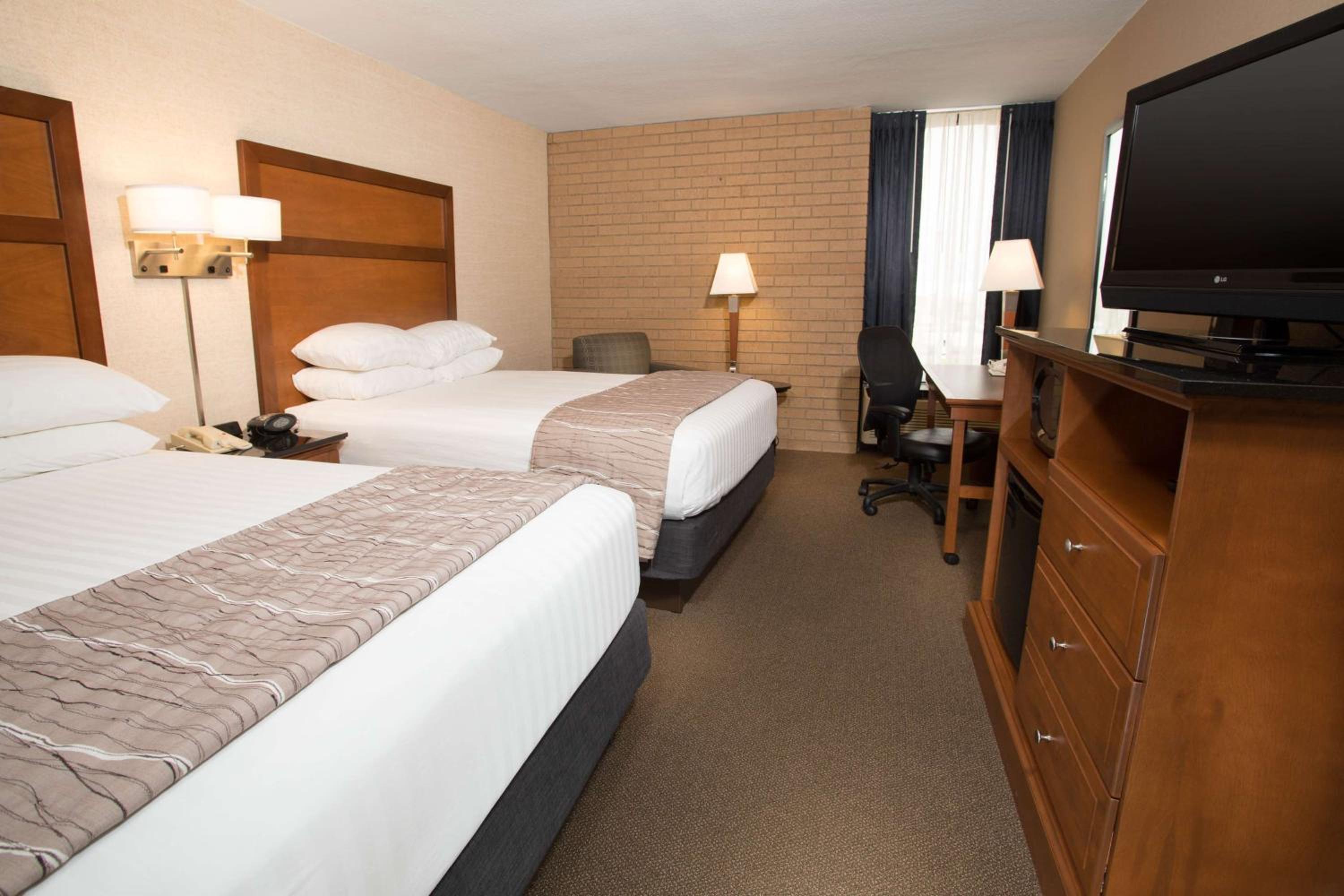 Queen Room with Two Queen Beds - Photo 1