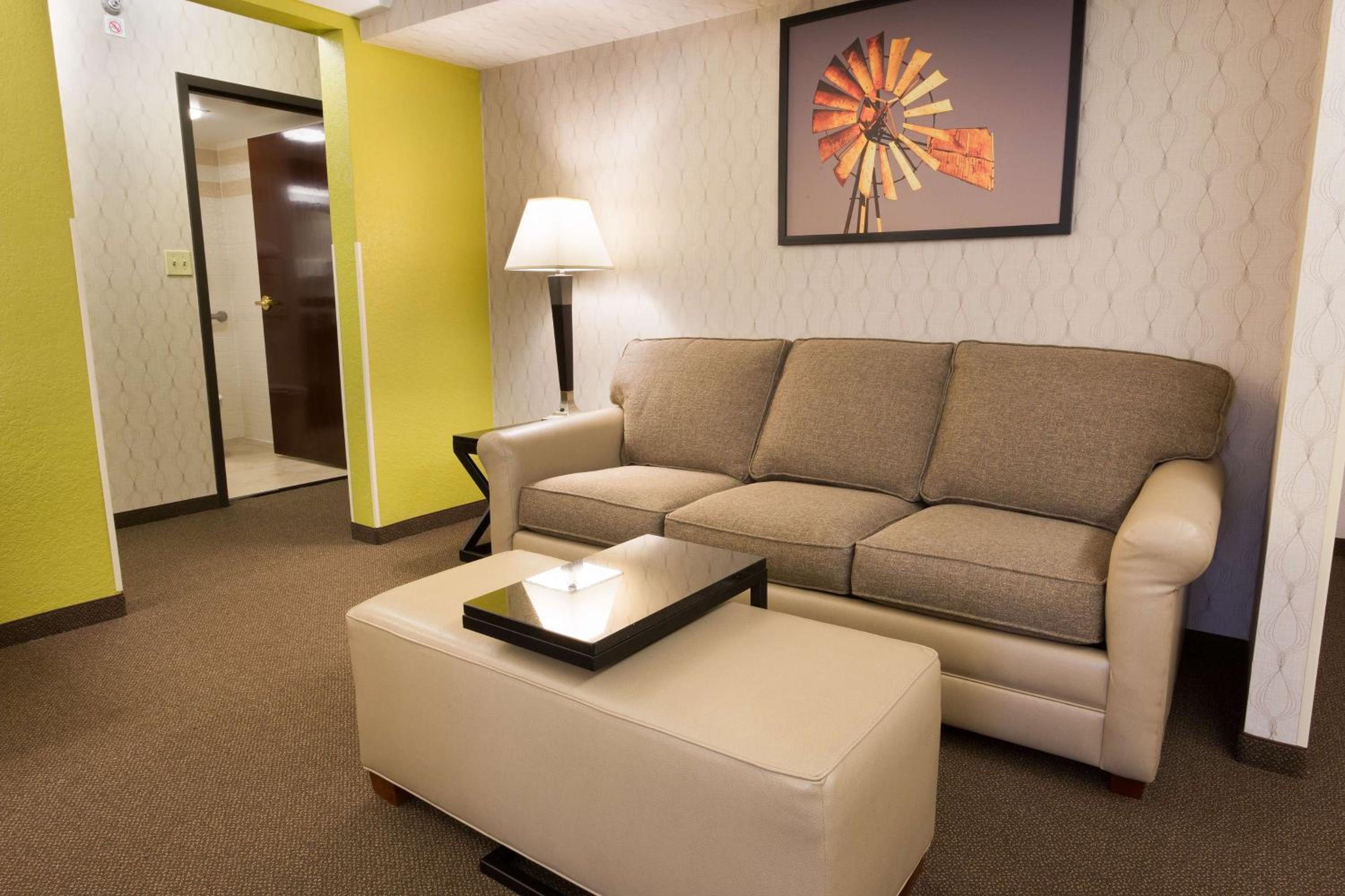 Superior King Room with Sofa Bed - Photo 1