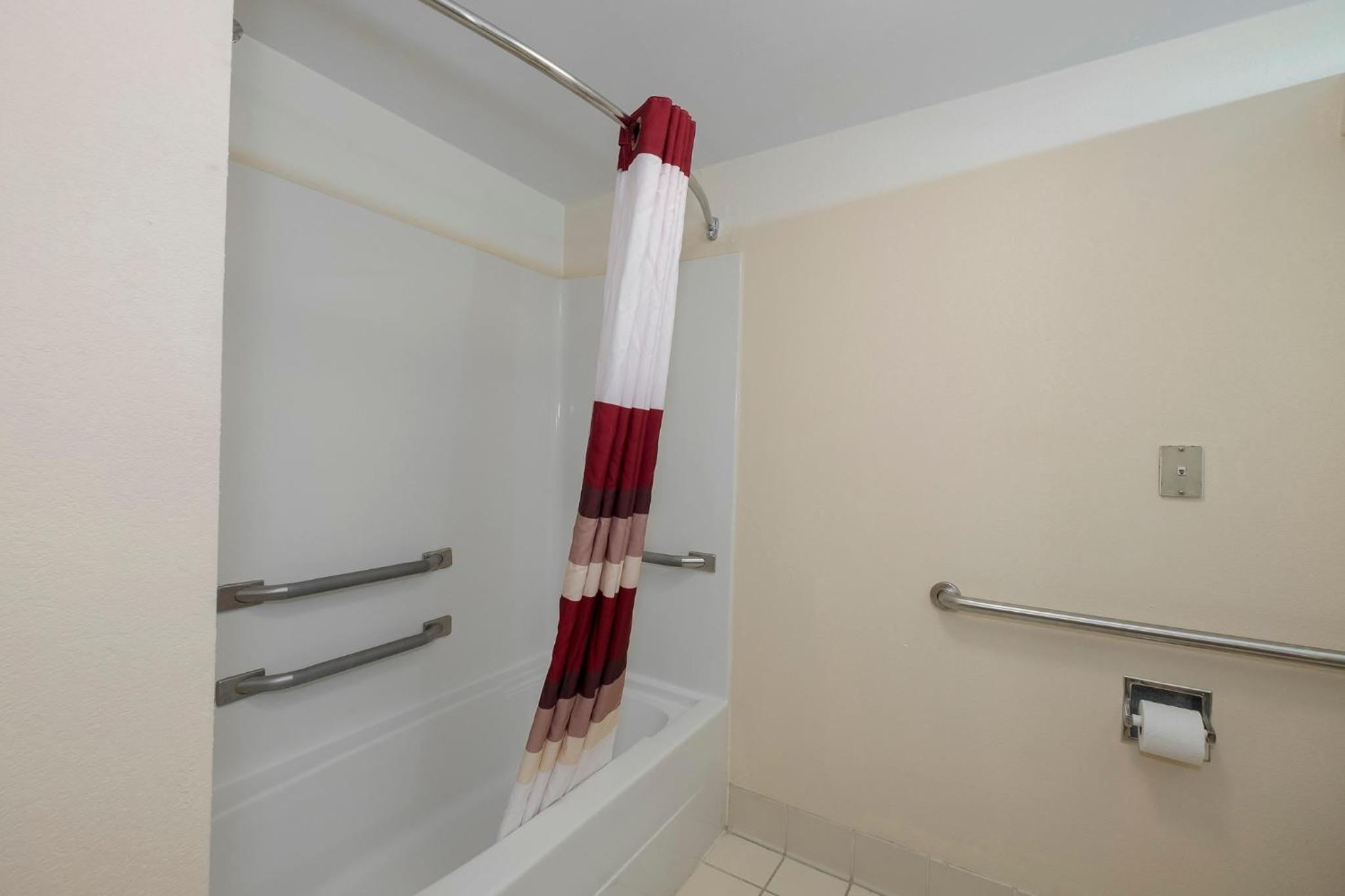 Superior King Room Disability Access Non-Smoking - Photo 4