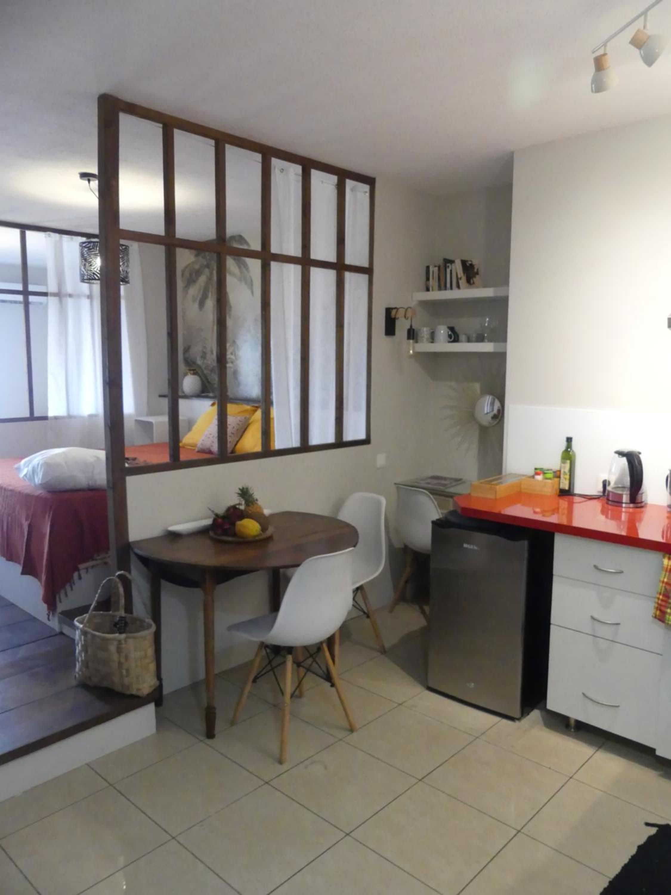 One-Bedroom Apartment photo 1
