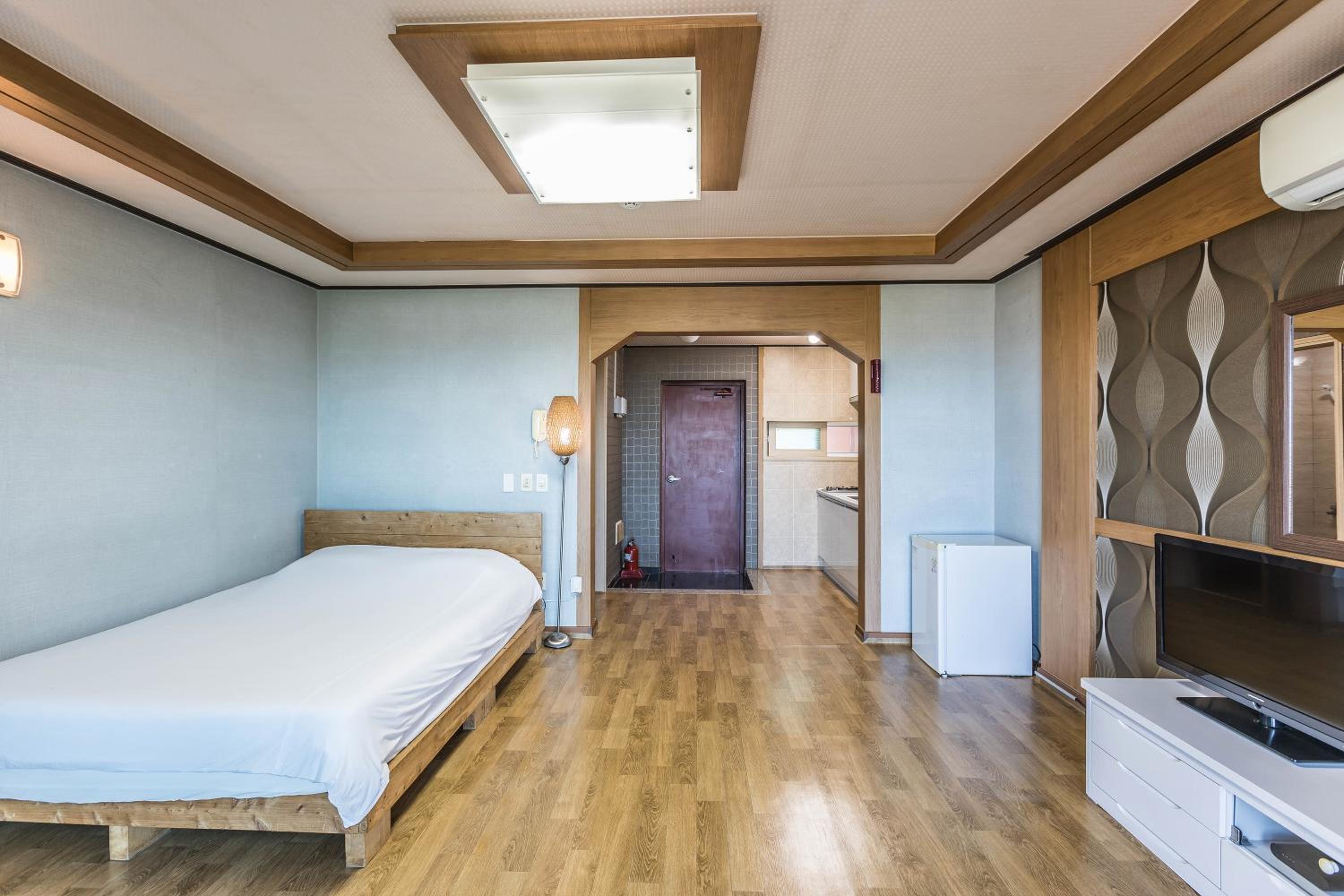 Standard Double Room - Photo 7